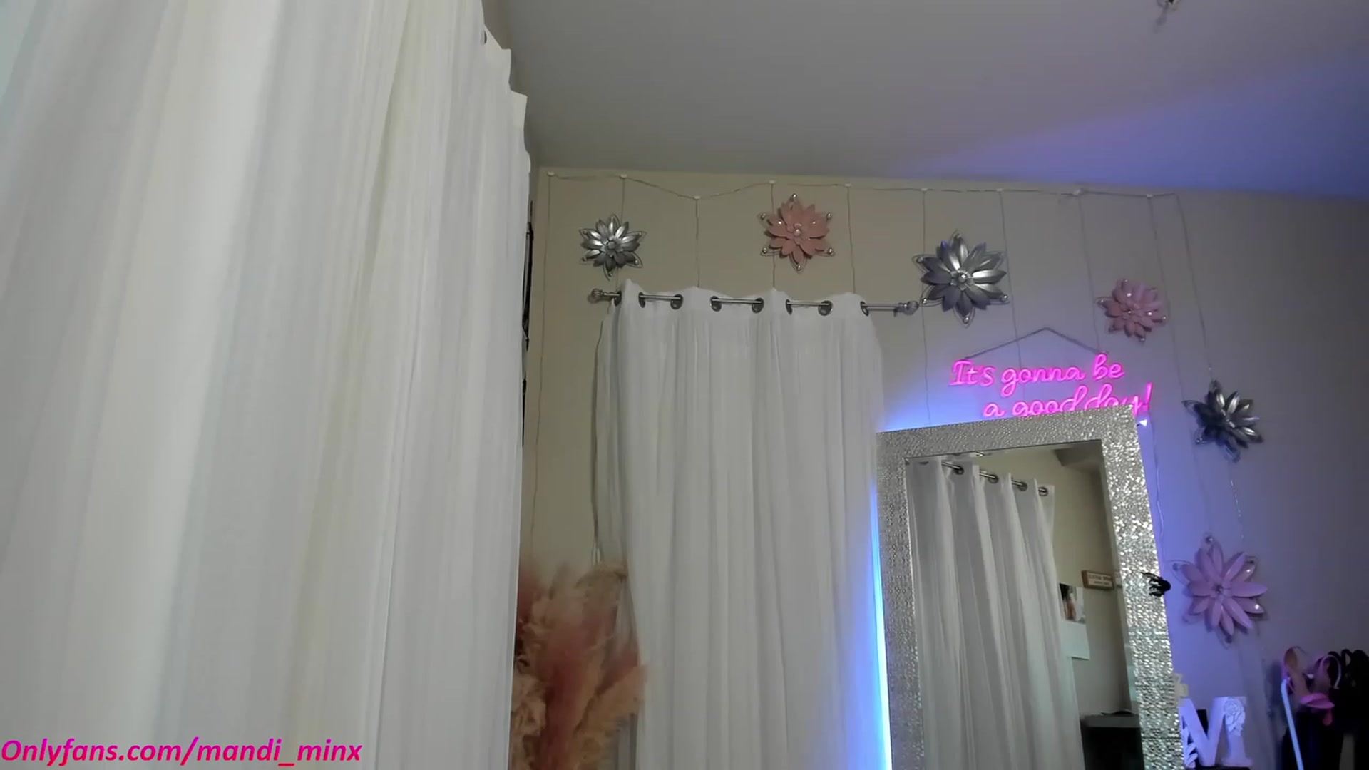 Gallery image thumbnail from MsSweet_Tits's myfreecams stream on, 12/06/2022, 05:29 image 2 of 20