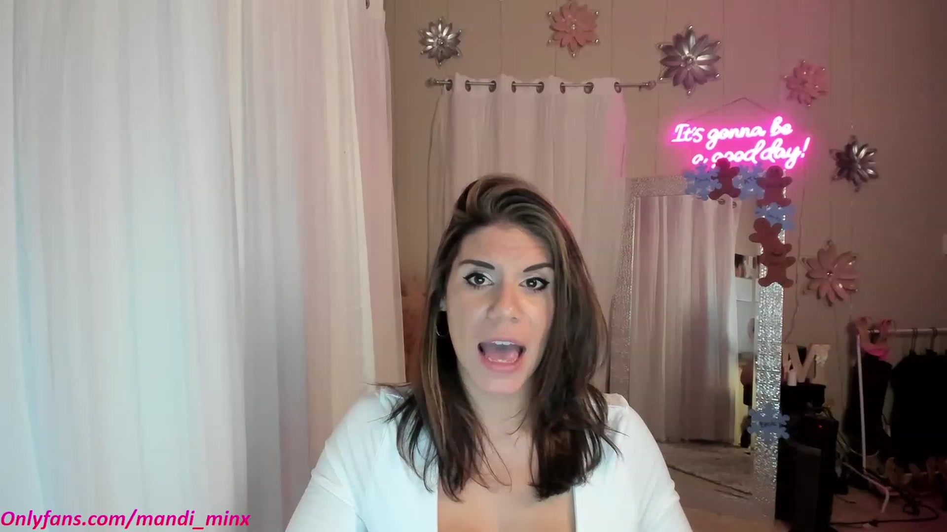 Gallery image thumbnail from MsSweet_Tits's myfreecams stream on, 12/20/2022, 06:20 image 11 of 20