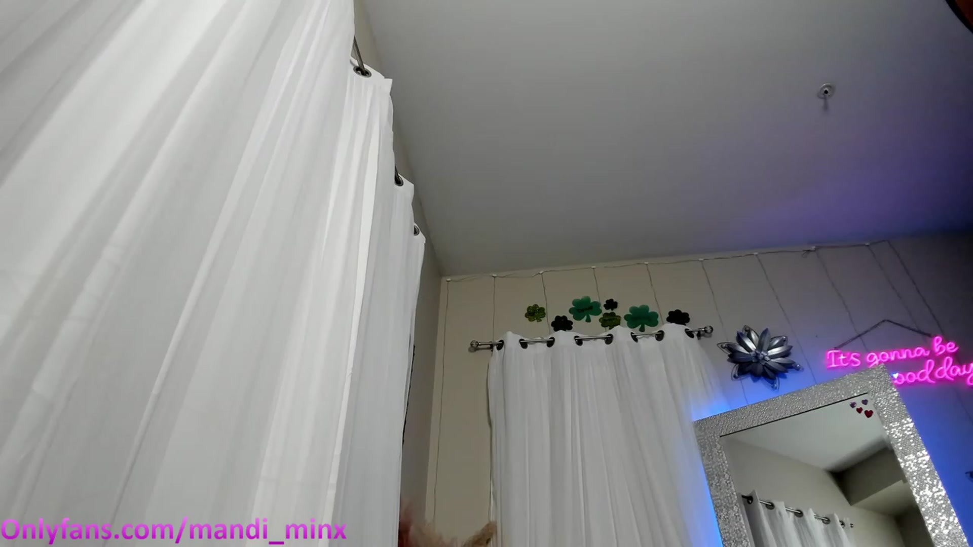 Gallery image thumbnail from MsSweet_Tits's myfreecams stream on, 03/05/2023, 04:34 image 10 of 20