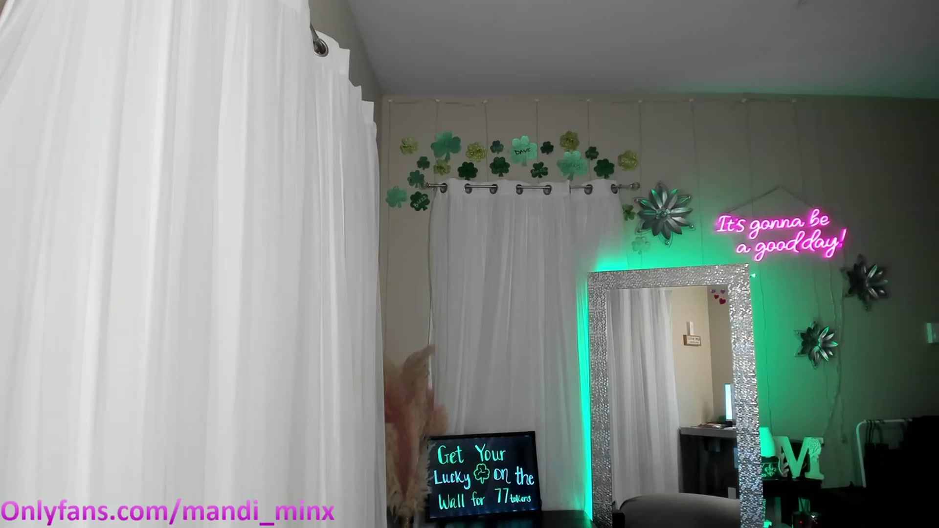 Gallery image thumbnail from MsSweet_Tits's myfreecams stream on, 03/14/2023, 05:24 image 18 of 20