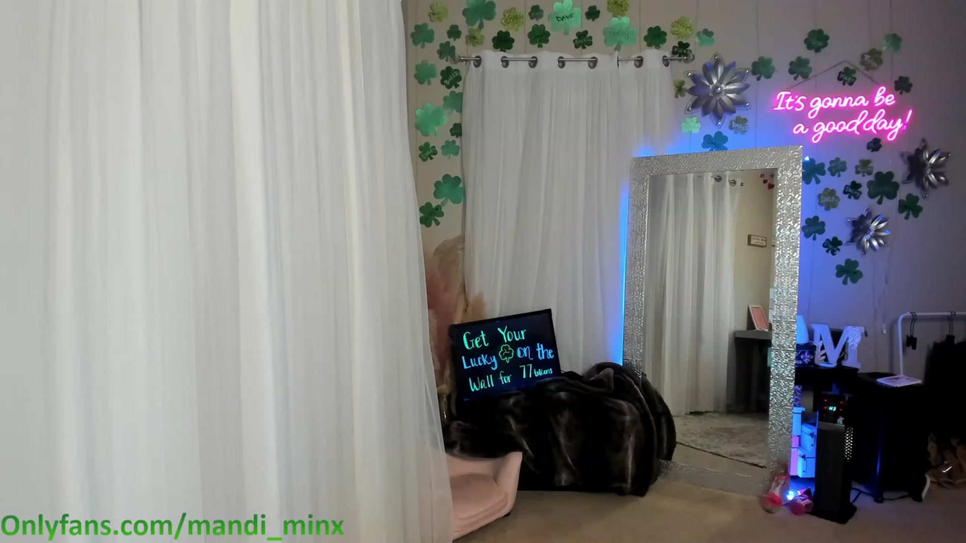 Gallery image thumbnail from MsSweet_Tits's myfreecams stream on, 03/25/2023, 05:03 image 4 of 20