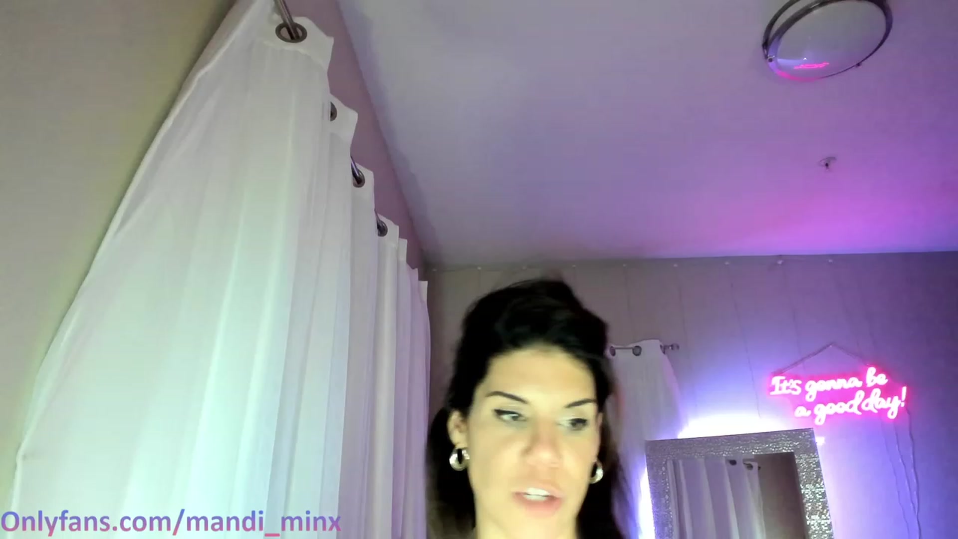 Gallery image thumbnail from MsSweet_Tits's myfreecams stream on, 04/22/2023, 07:03 image 14 of 20
