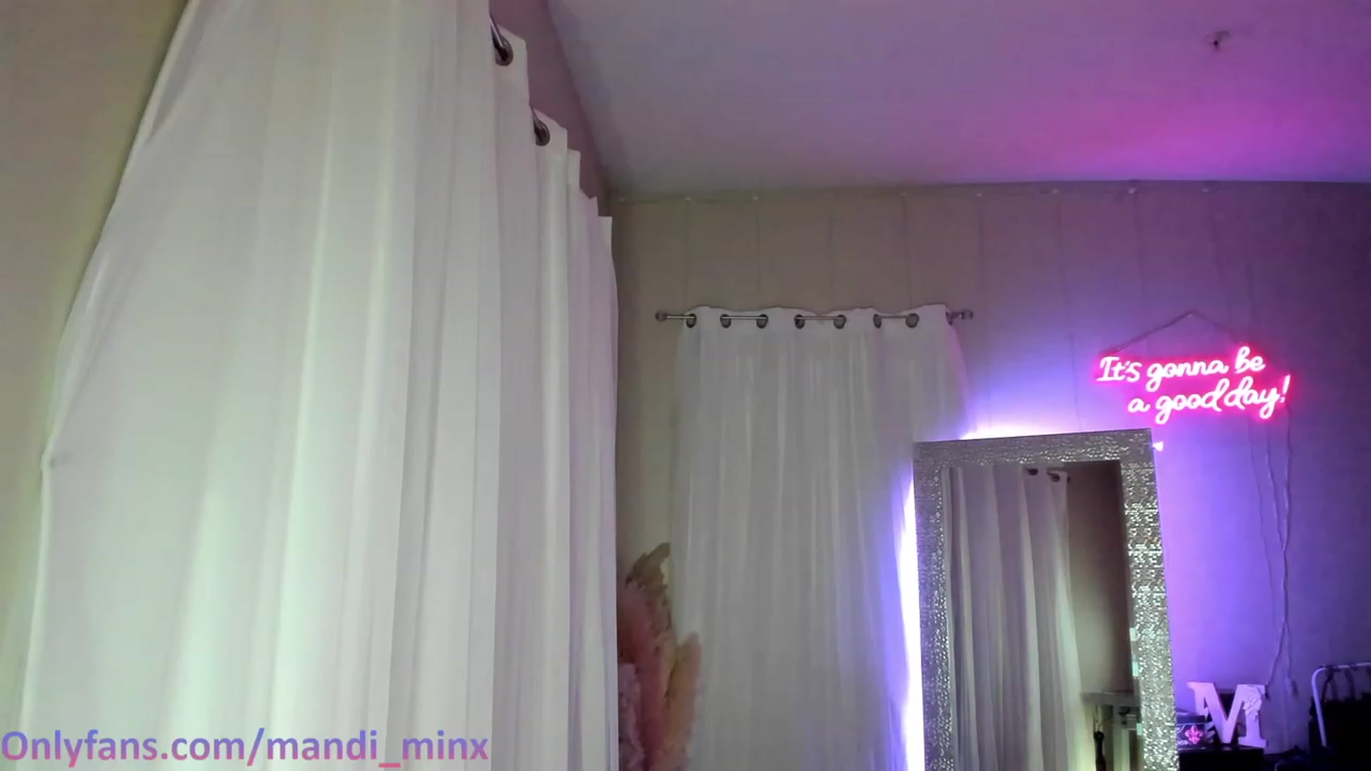 Gallery image thumbnail from MsSweet_Tits's myfreecams stream on, 04/22/2023, 07:03 image 15 of 20