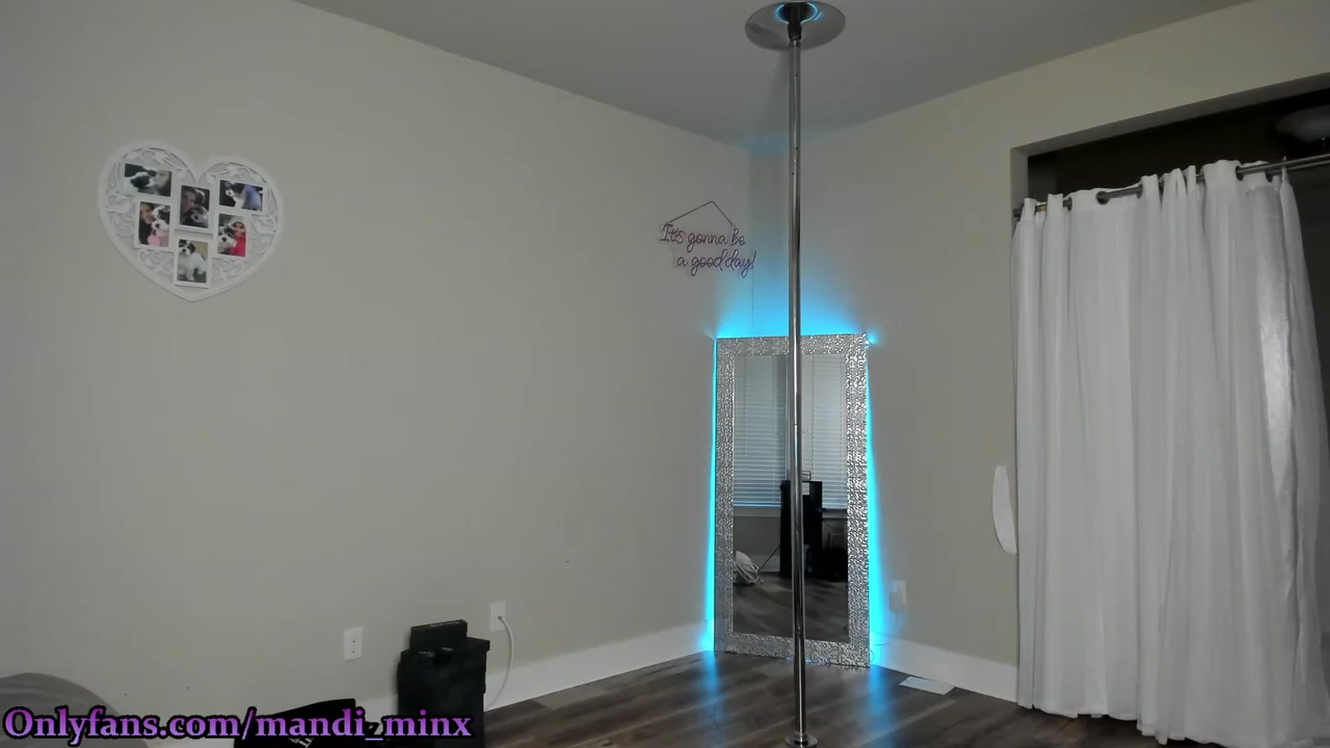 Gallery image thumbnail from MsSweet_Tits's myfreecams stream on, 06/01/2023, 03:48 image 14 of 20