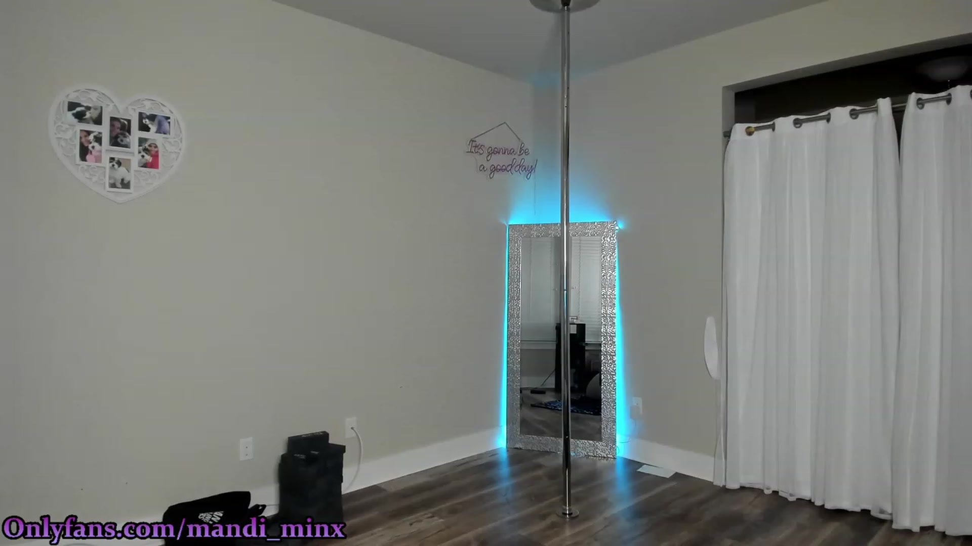 Gallery image thumbnail from MsSweet_Tits's myfreecams stream on, 06/01/2023, 04:51 image 6 of 20
