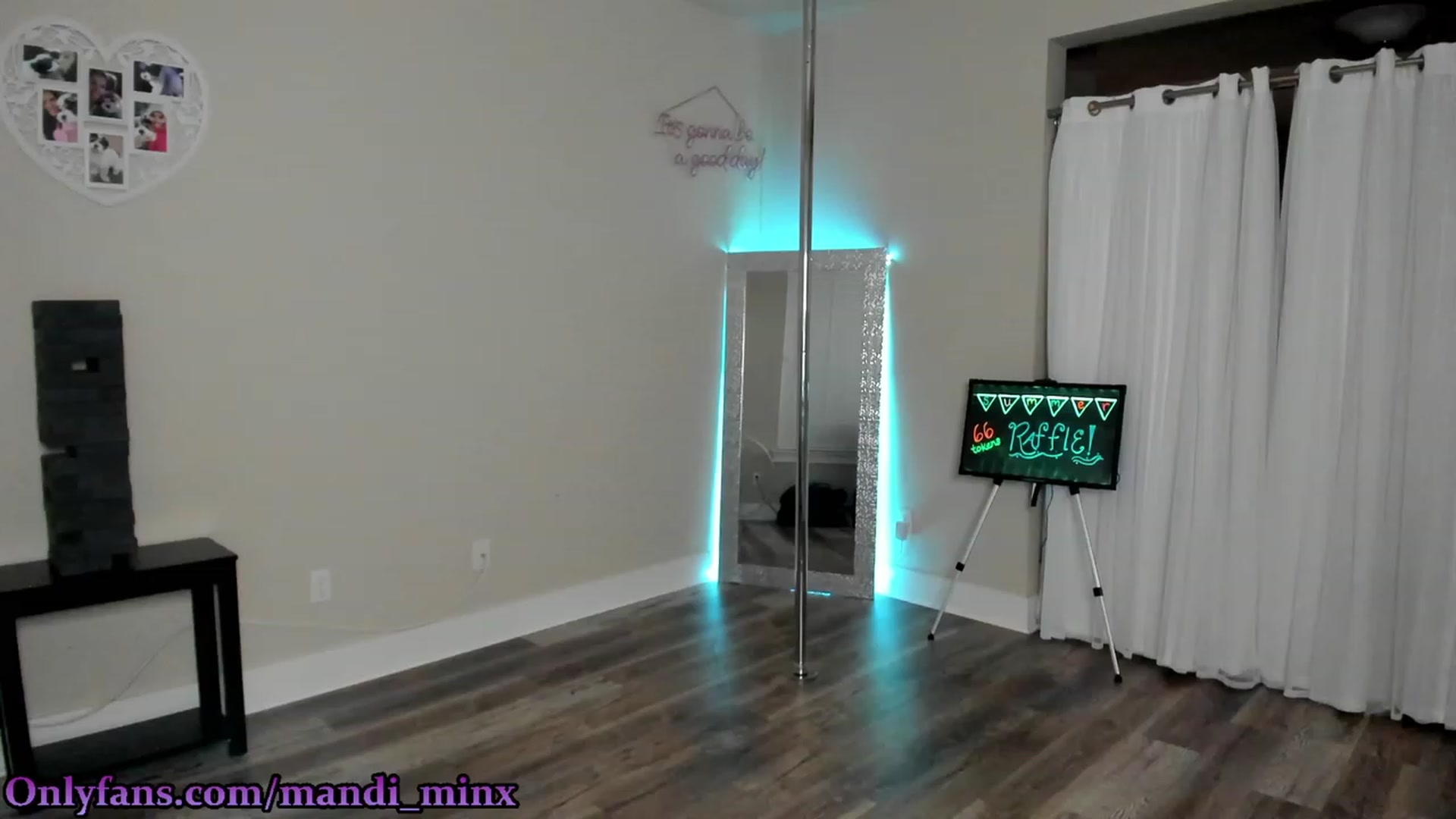 Gallery image thumbnail from MsSweet_Tits's myfreecams stream on, 06/03/2023, 05:57 image 12 of 20
