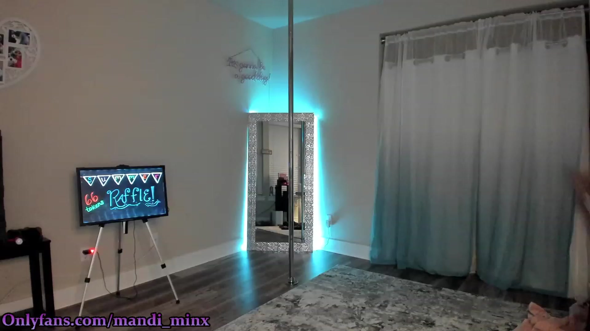 Gallery image thumbnail from MsSweet_Tits's myfreecams stream on, 06/06/2023, 05:58 image 14 of 20