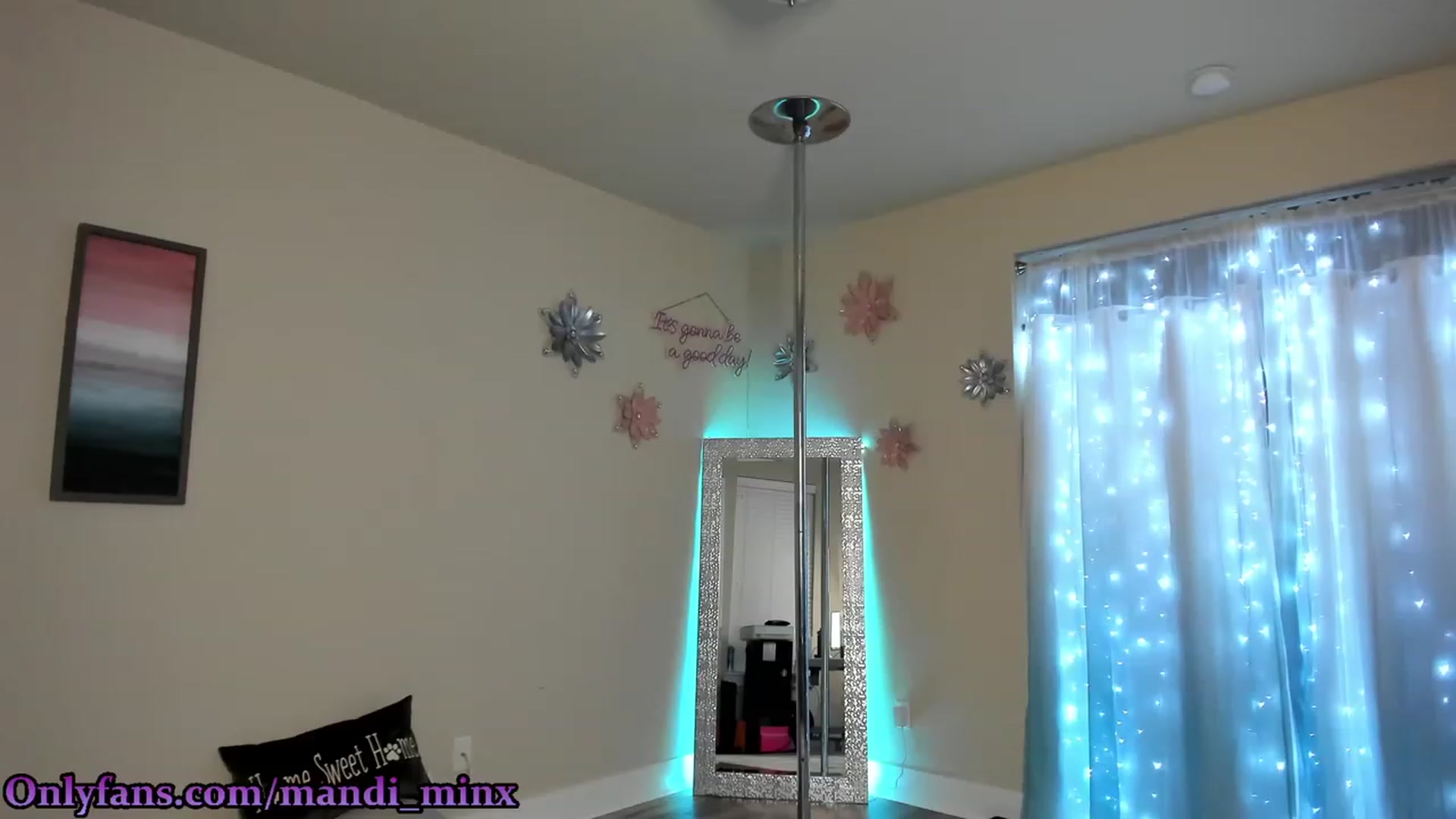 Gallery image thumbnail from MsSweet_Tits's myfreecams stream on, 06/13/2023, 06:11 image 11 of 20