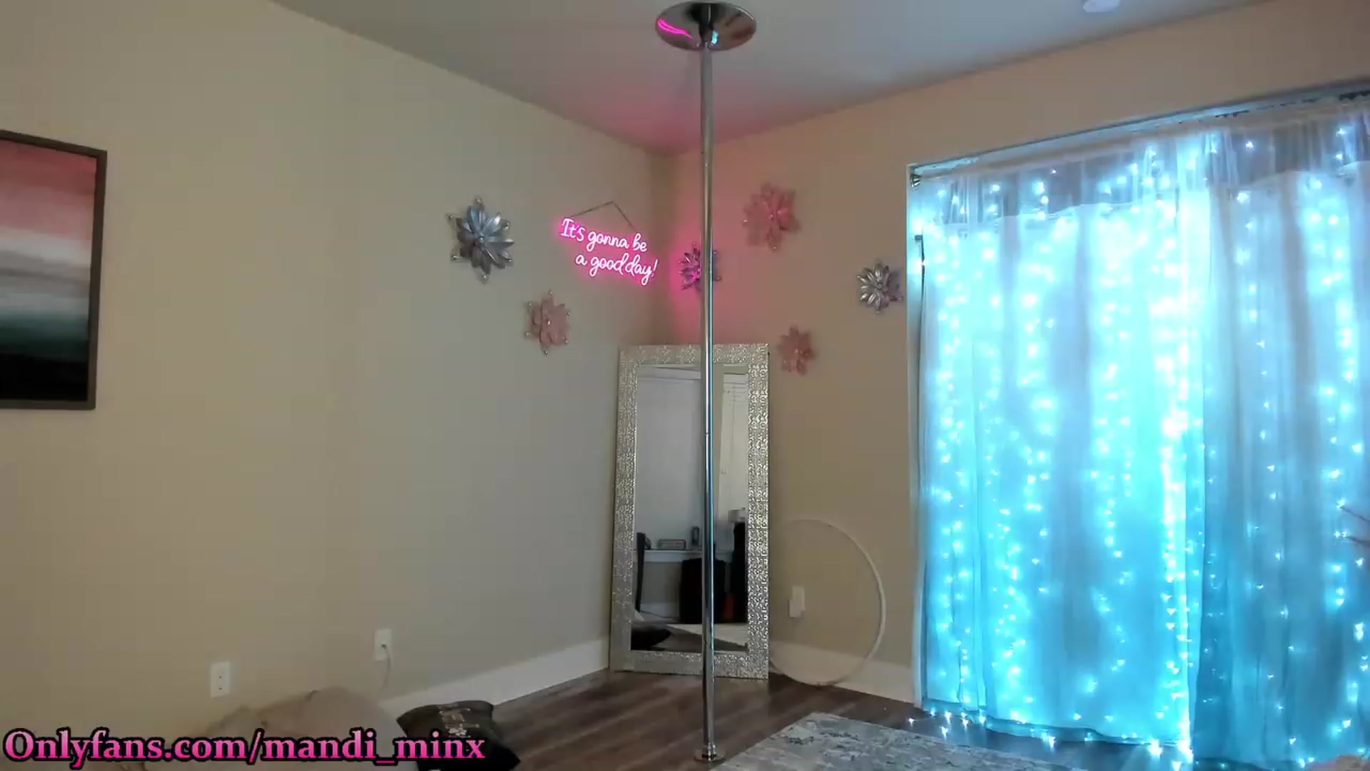 Gallery image thumbnail from MsSweet_Tits's myfreecams stream on, 06/15/2023, 05:41 image 19 of 20