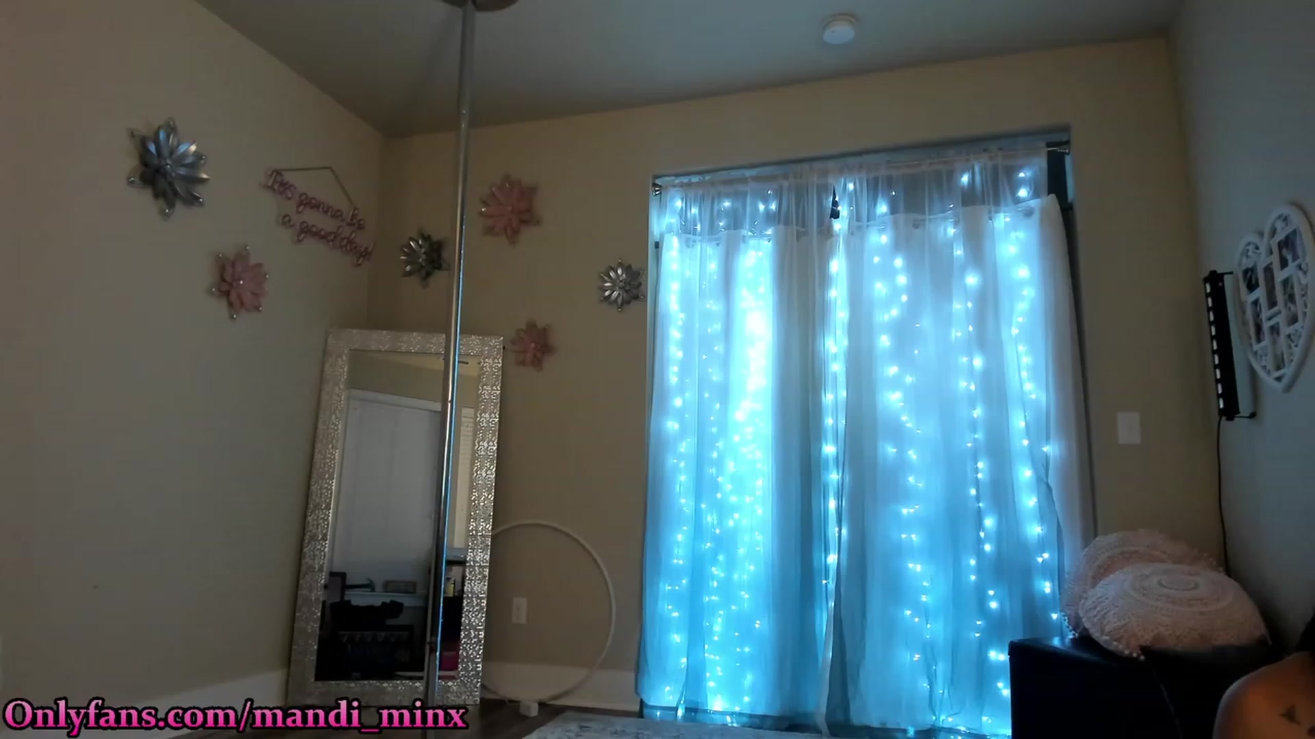 Gallery image thumbnail from MsSweet_Tits's myfreecams stream on, 06/28/2023, 04:58 image 11 of 20