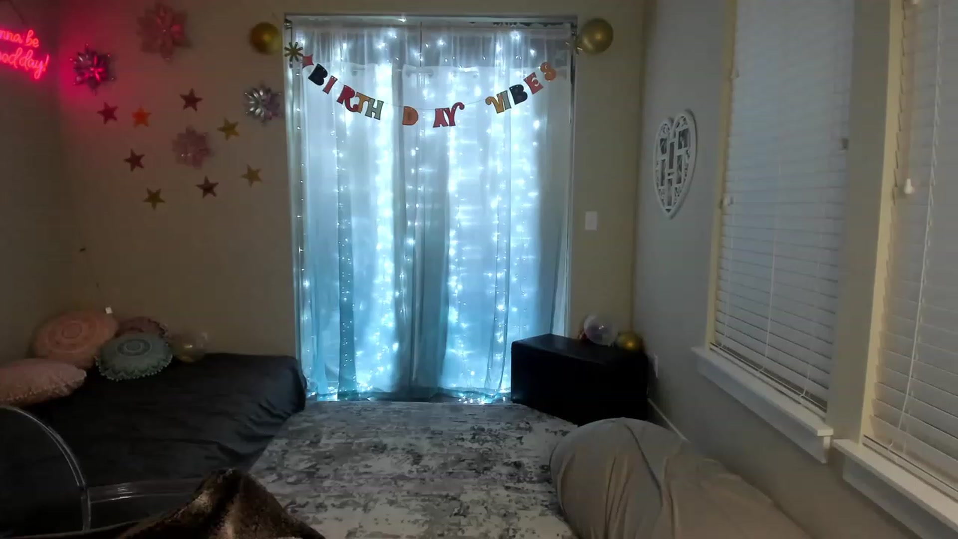 Gallery image thumbnail from MsSweet_Tits's myfreecams stream on, 08/01/2023, 05:36 image 7 of 20