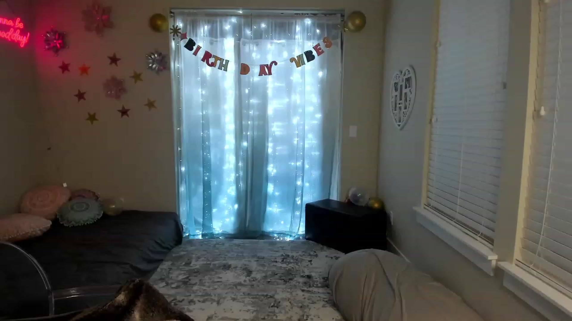Gallery image thumbnail from MsSweet_Tits's myfreecams stream on, 08/01/2023, 05:36 image 8 of 20