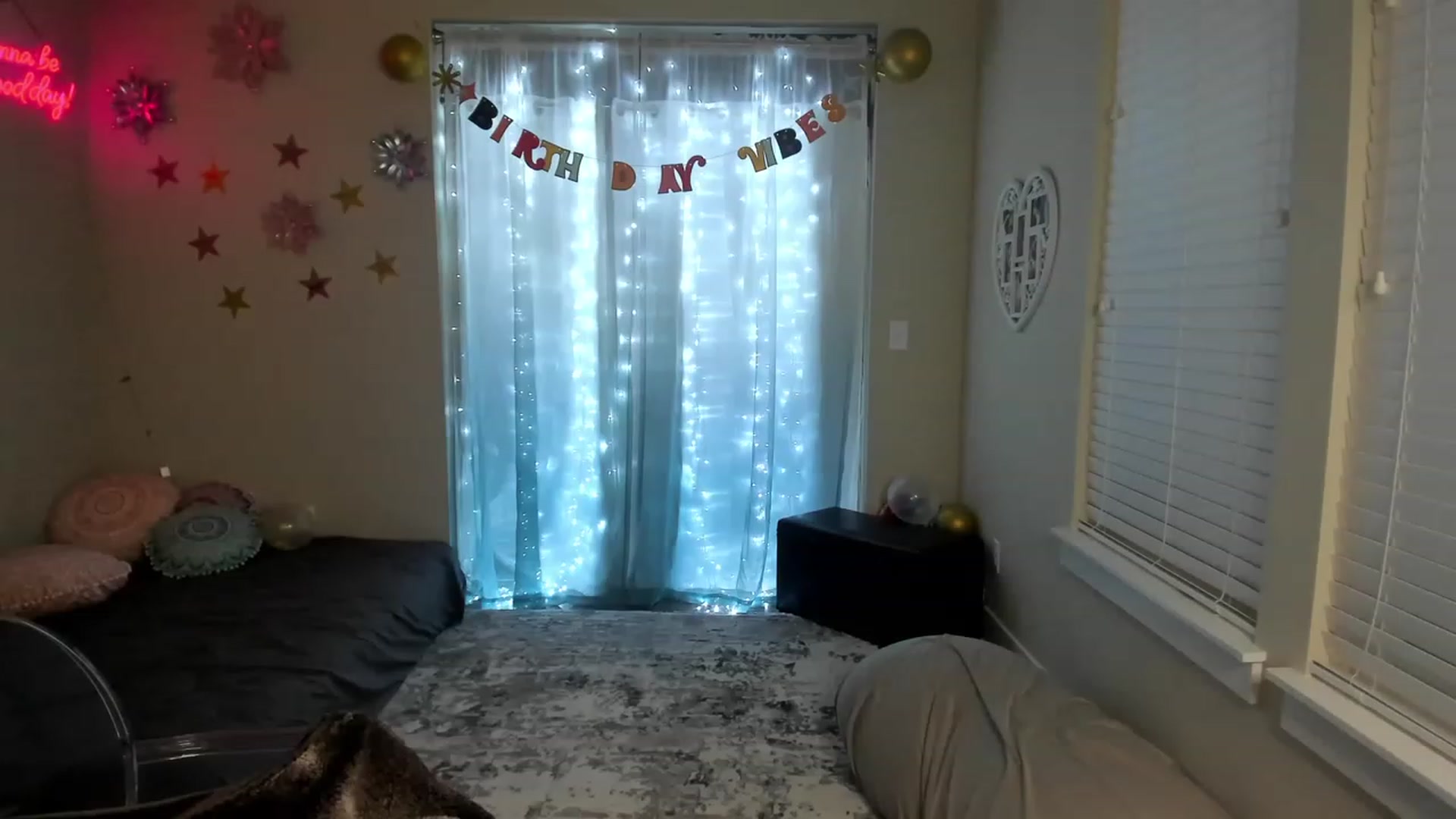 Gallery image thumbnail from MsSweet_Tits's myfreecams stream on, 08/01/2023, 05:36 image 6 of 20