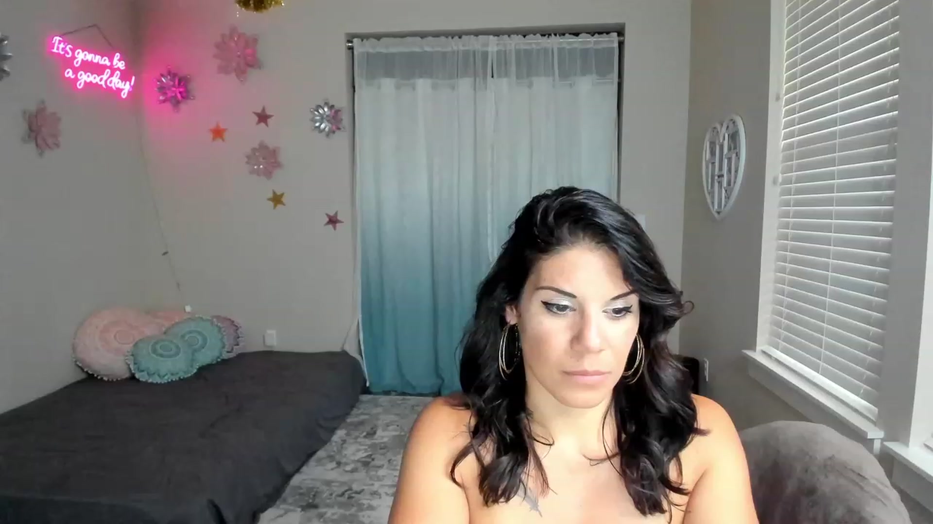 Gallery image thumbnail from MsSweet_Tits's myfreecams stream on, 08/07/2023, 04:01 image 12 of 20
