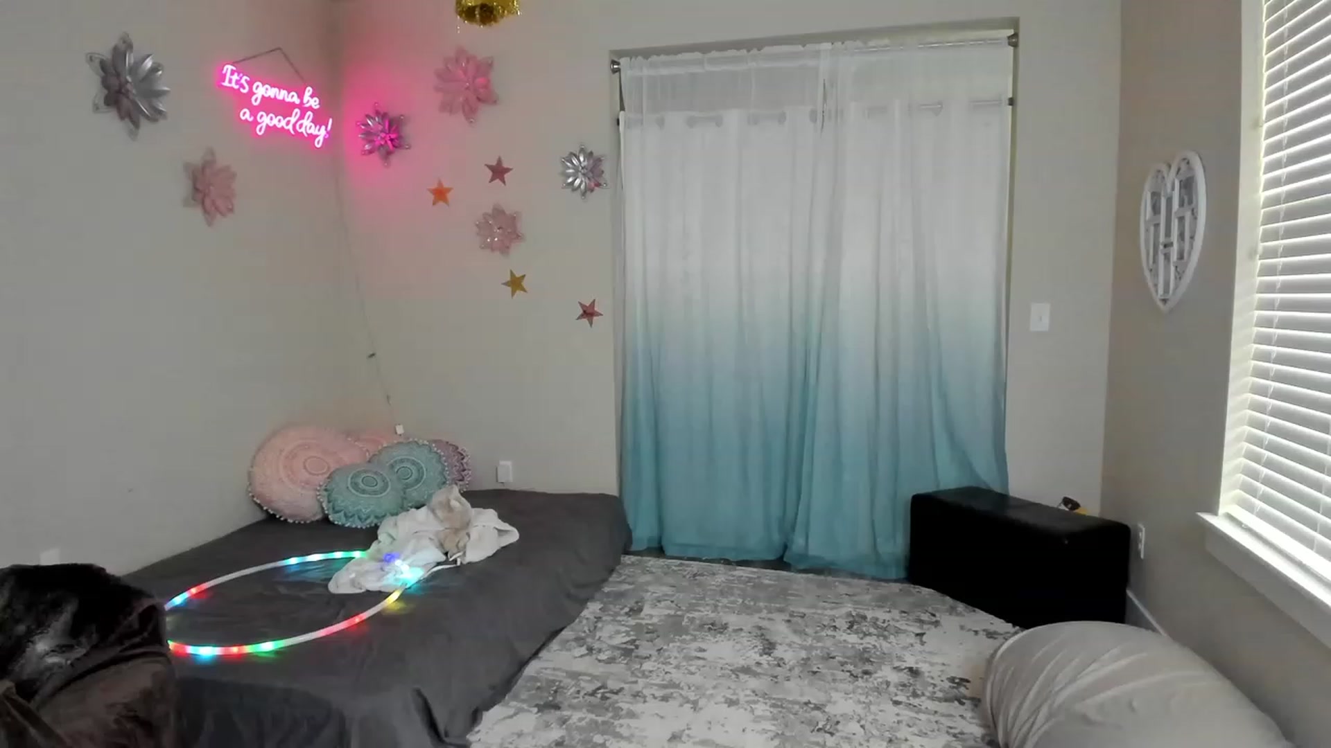 Gallery image thumbnail from MsSweet_Tits's myfreecams stream on, 08/07/2023, 04:01 image 1 of 20