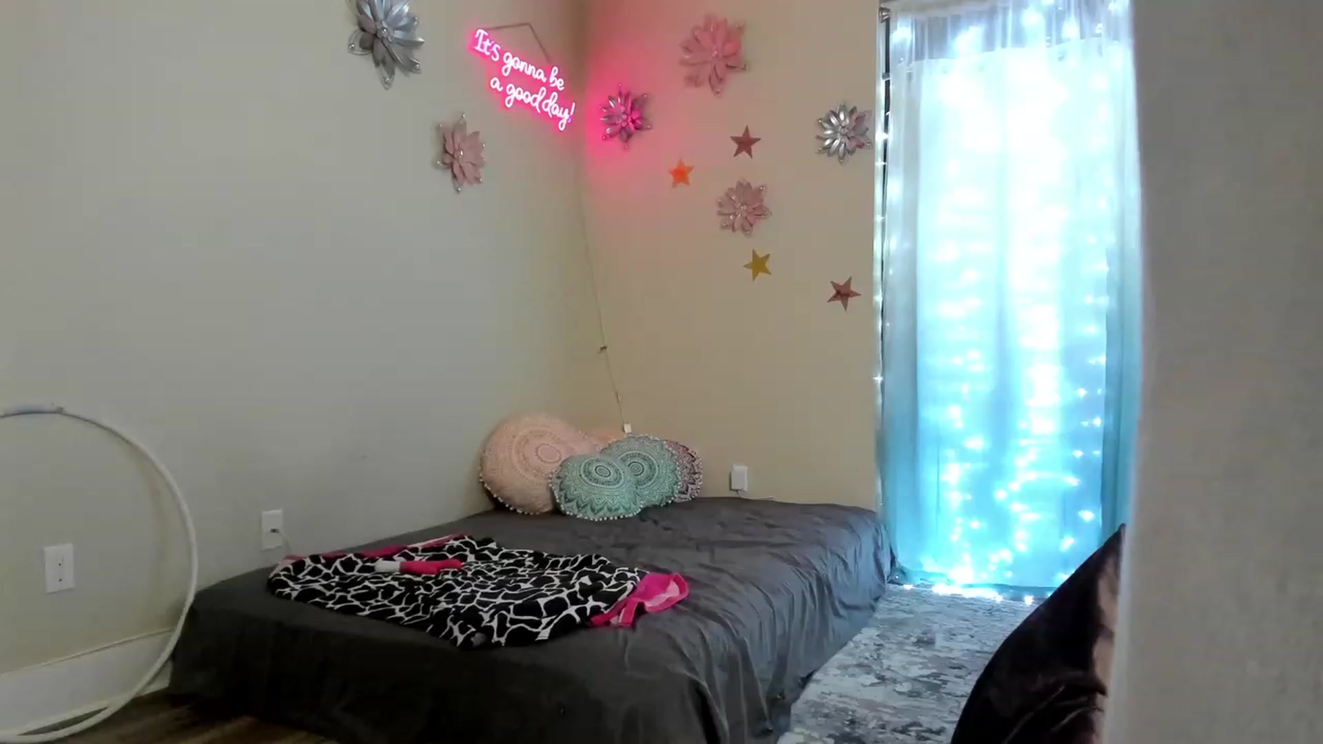 Gallery image thumbnail from MsSweet_Tits's myfreecams stream on, 08/07/2023, 04:01 image 20 of 20