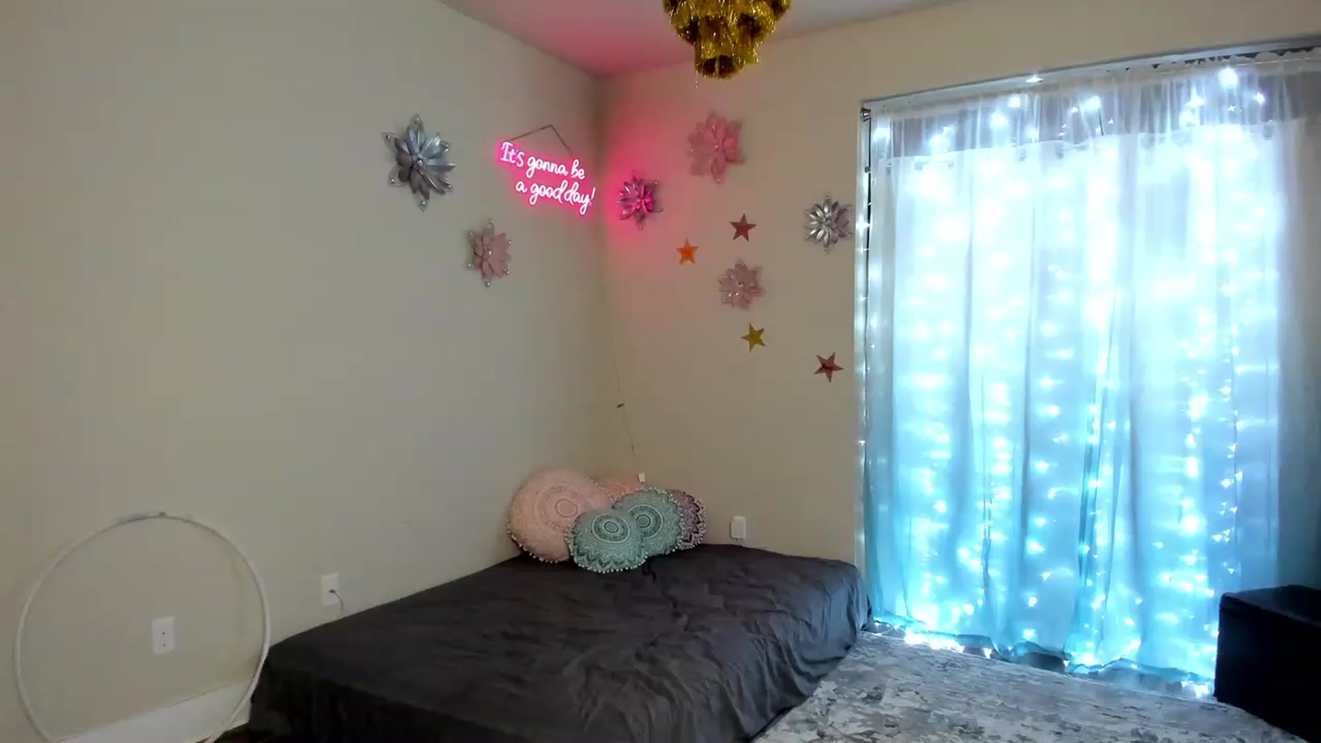 Gallery image thumbnail from MsSweet_Tits's myfreecams stream on, 08/07/2023, 04:01 image 16 of 20