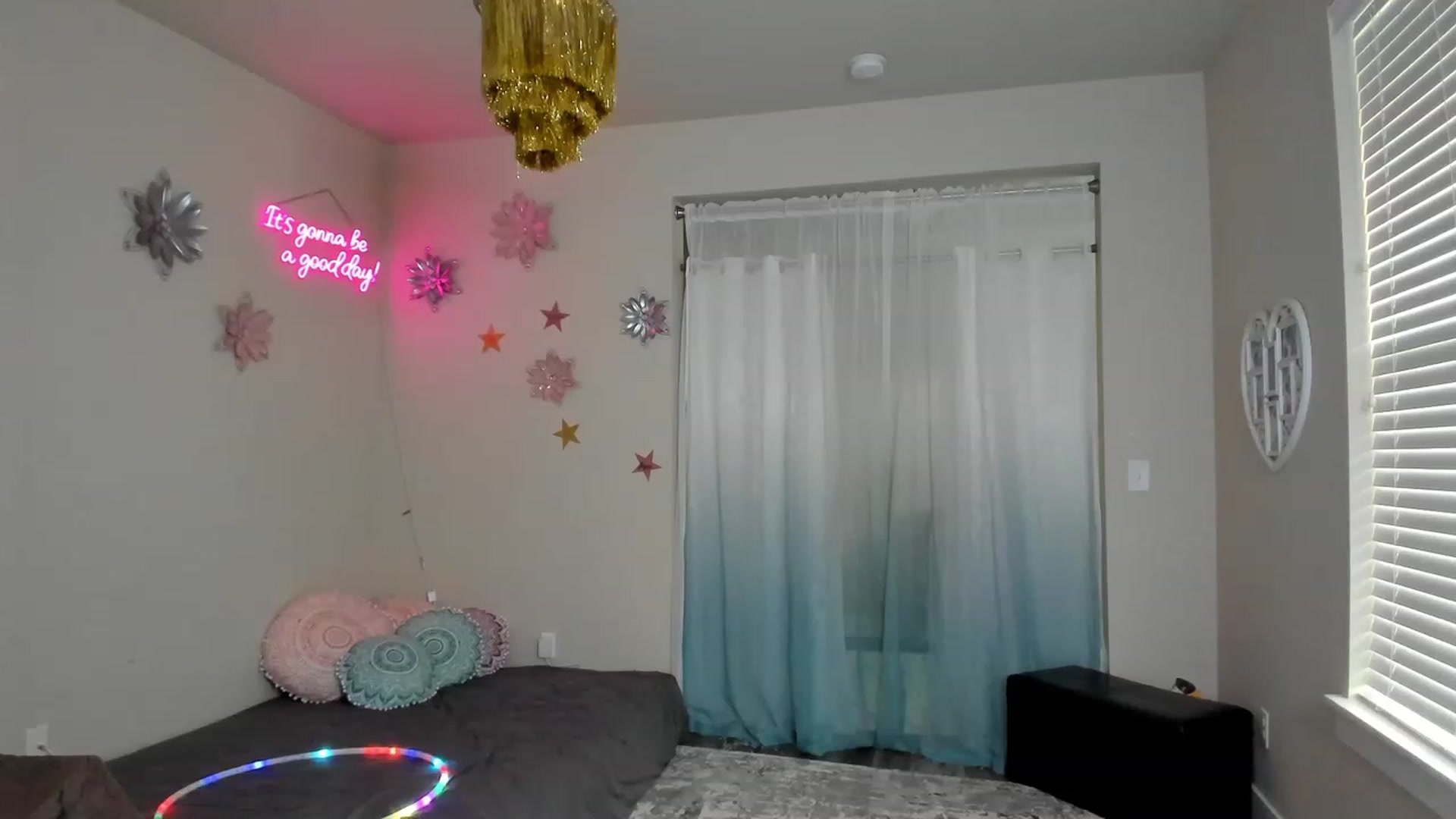 Gallery image thumbnail from MsSweet_Tits's myfreecams stream on, 08/07/2023, 04:01 image 4 of 20