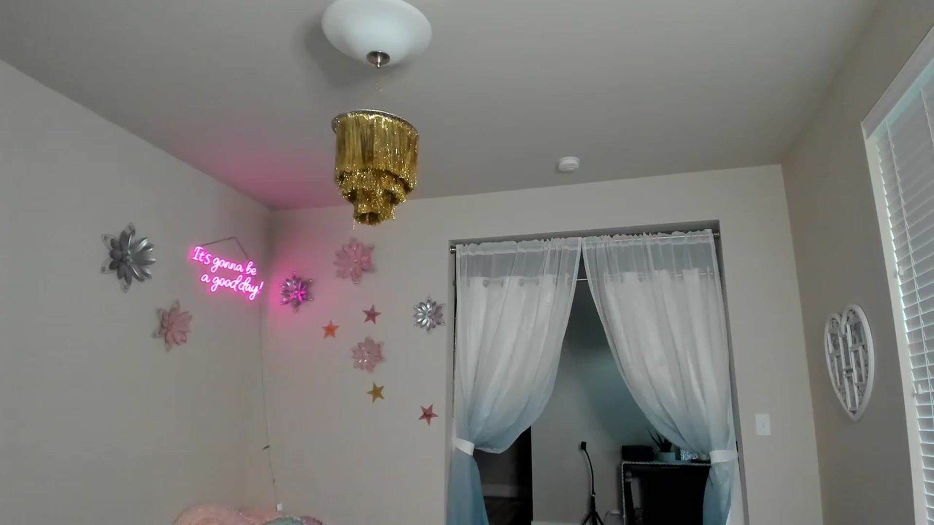 Gallery image thumbnail from MsSweet_Tits's myfreecams stream on, 08/08/2023, 03:01 image 18 of 20