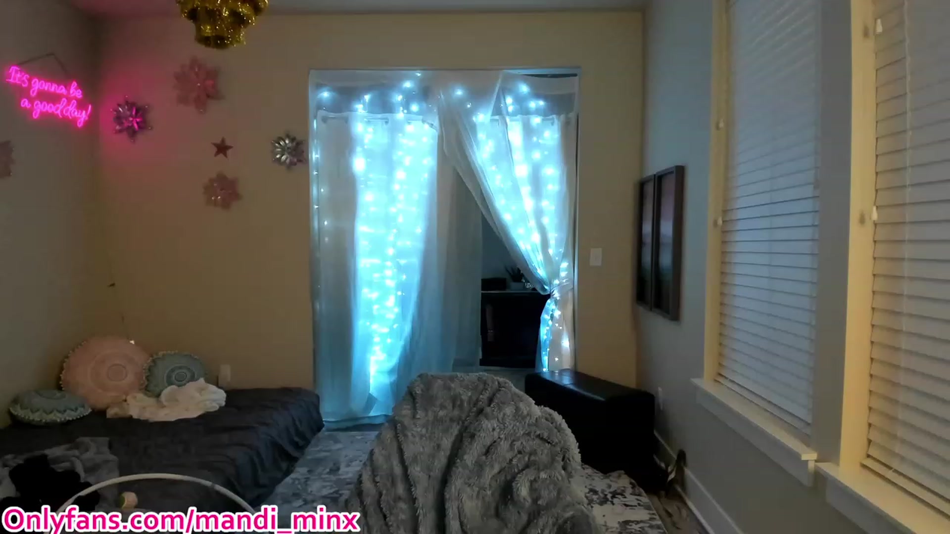 Gallery image thumbnail from MsSweet_Tits's myfreecams stream on, 08/31/2023, 06:30 image 17 of 20
