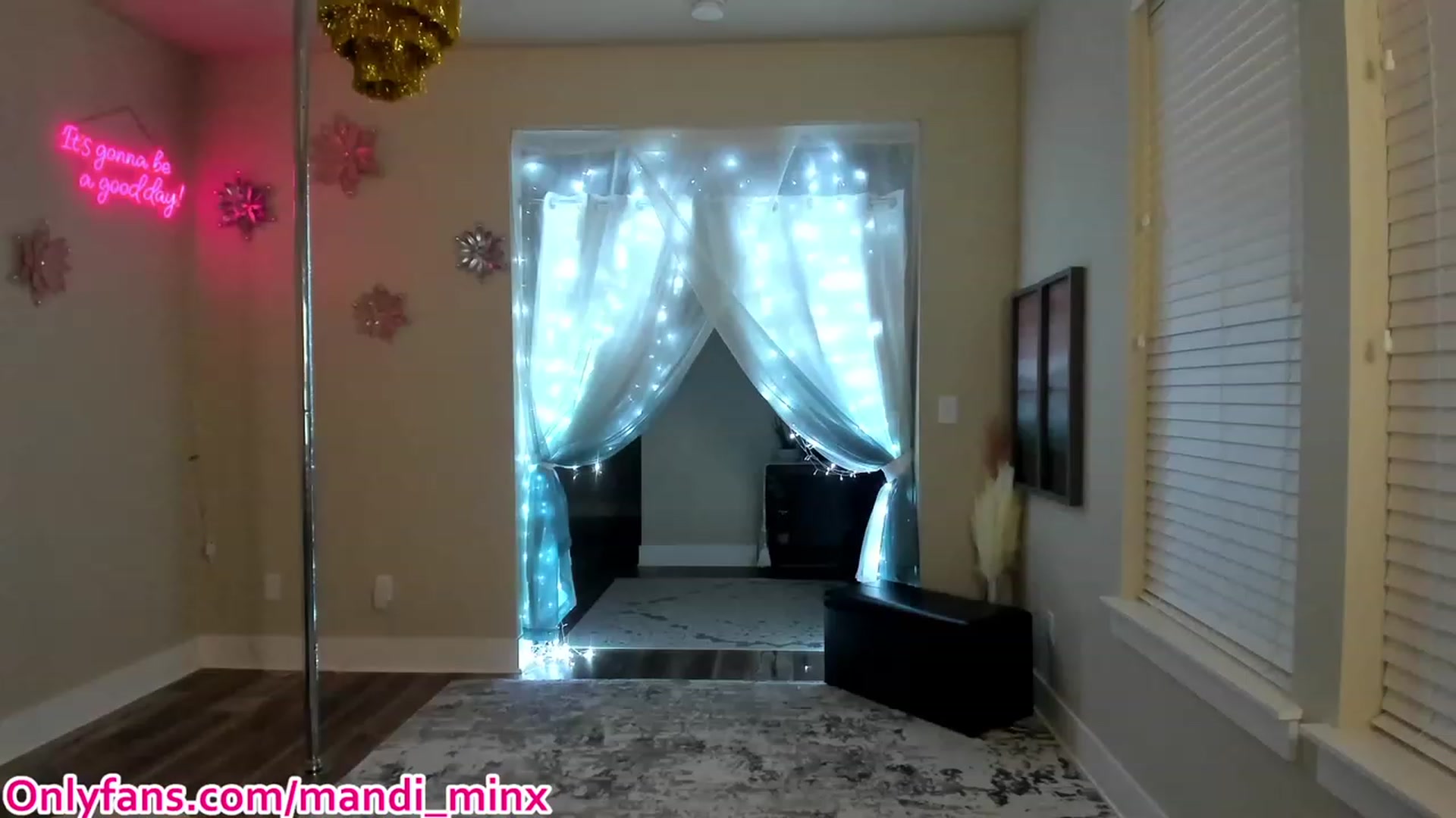 Gallery image thumbnail from MsSweet_Tits's myfreecams stream on, 09/05/2023, 04:21 image 12 of 20