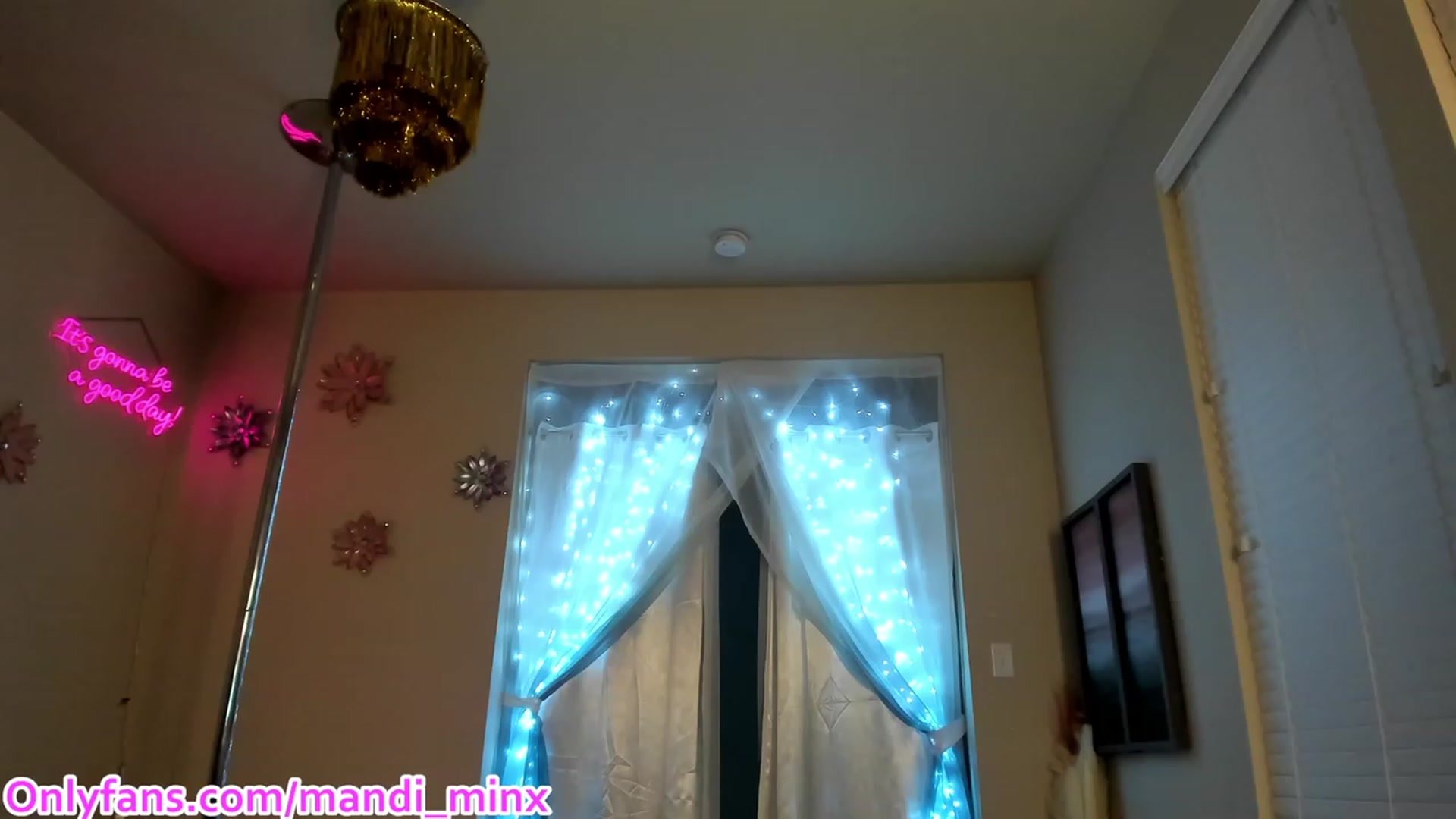 Gallery image thumbnail from MsSweet_Tits's myfreecams stream on, 09/10/2023, 04:45 image 16 of 20