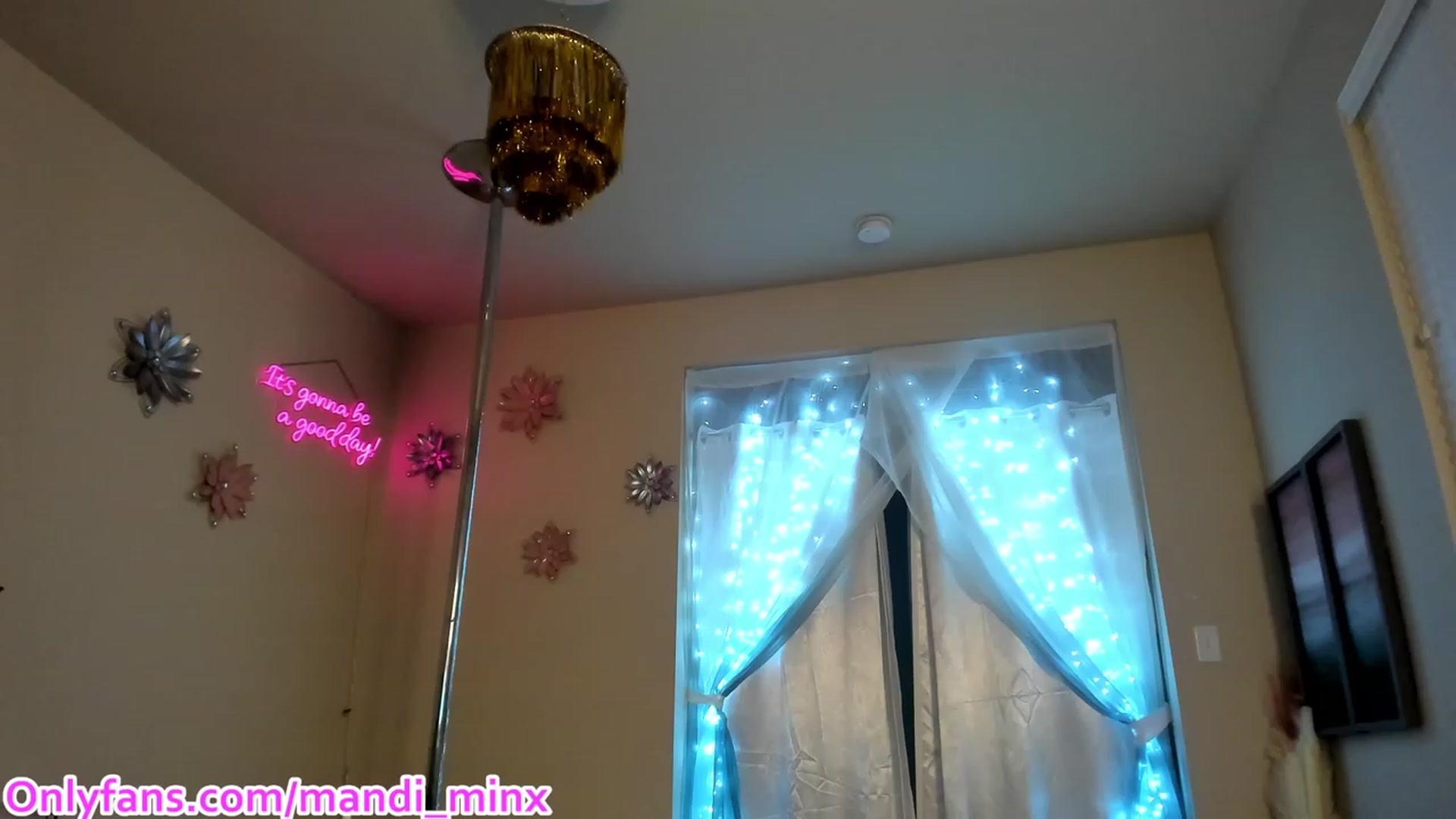 Gallery image thumbnail from MsSweet_Tits's myfreecams stream on, 09/10/2023, 04:45 image 9 of 20