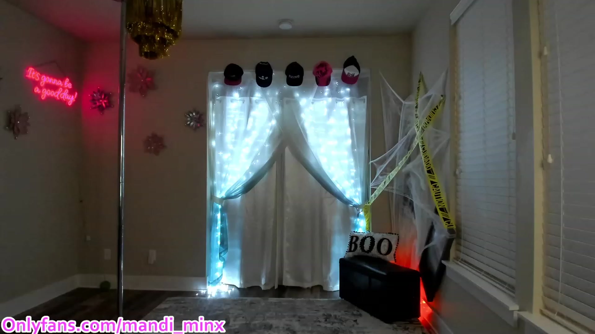 Gallery image thumbnail from MsSweet_Tits's myfreecams stream on, 10/08/2023, 05:00 image 9 of 20