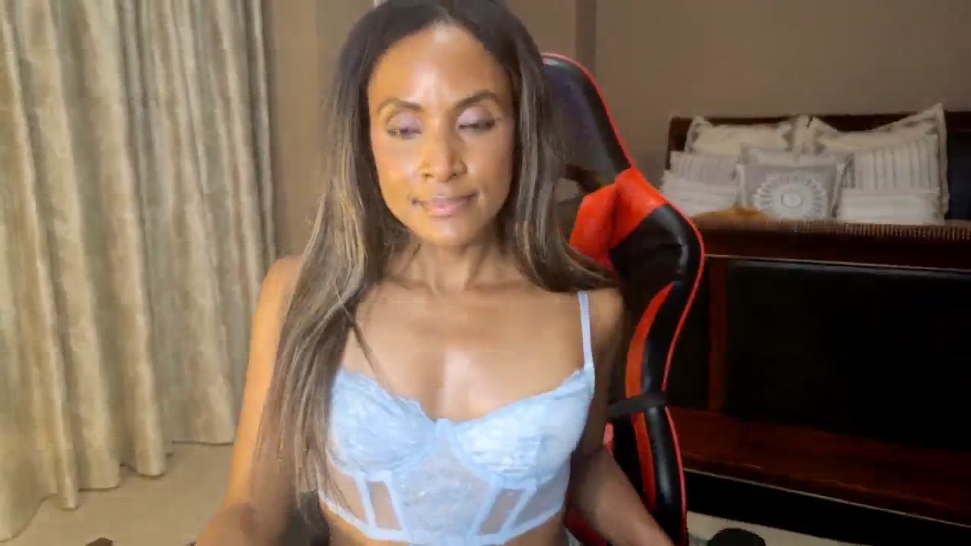 Gallery image thumbnail from MsWetsversary's myfreecams stream on, 11/10/2025, 05:33 image 13 of 20