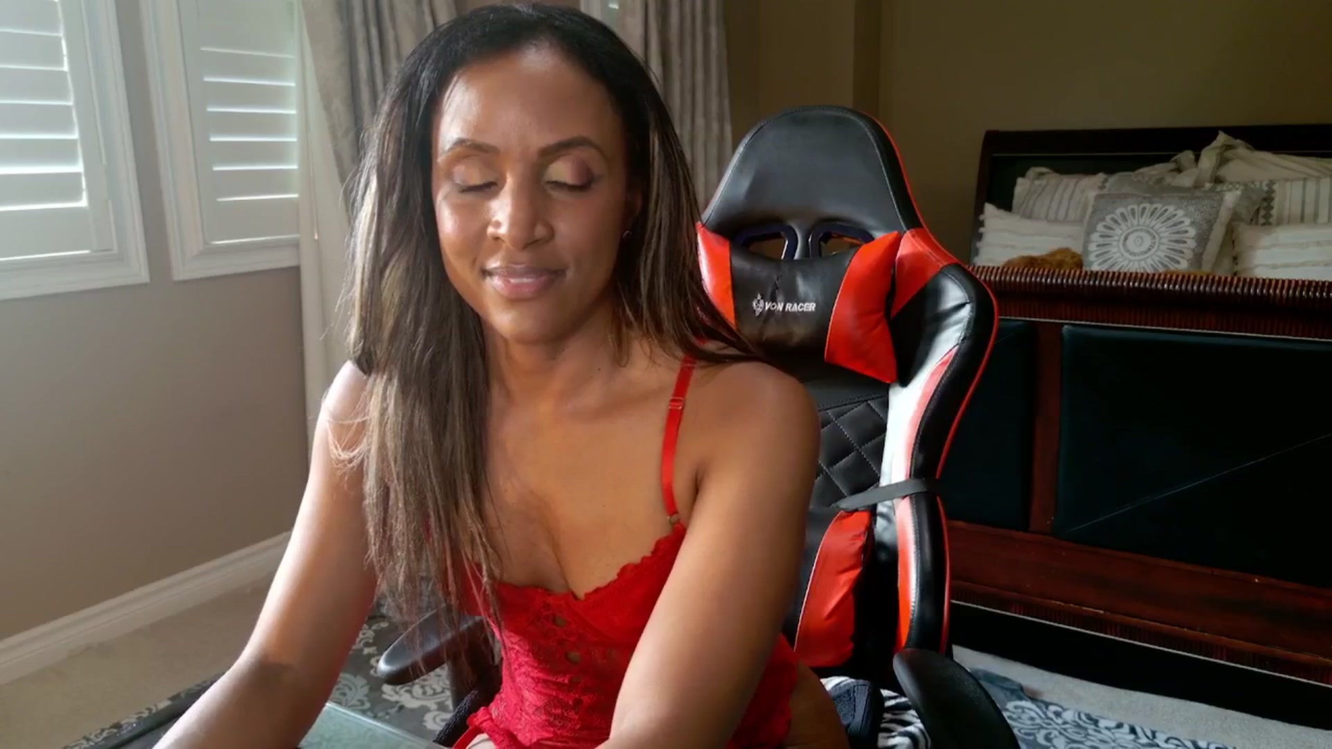 Gallery image thumbnail from MsWetsversary's myfreecams stream on, 11/16/2025, 21:55 image 4 of 20