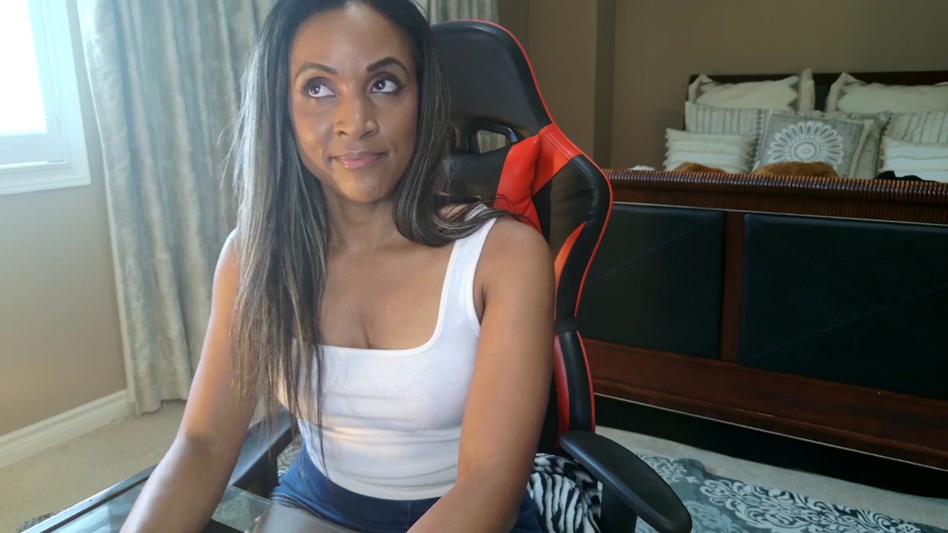 Gallery image thumbnail from MsWetsversary's myfreecams stream on, 11/17/2025, 18:44 image 14 of 20