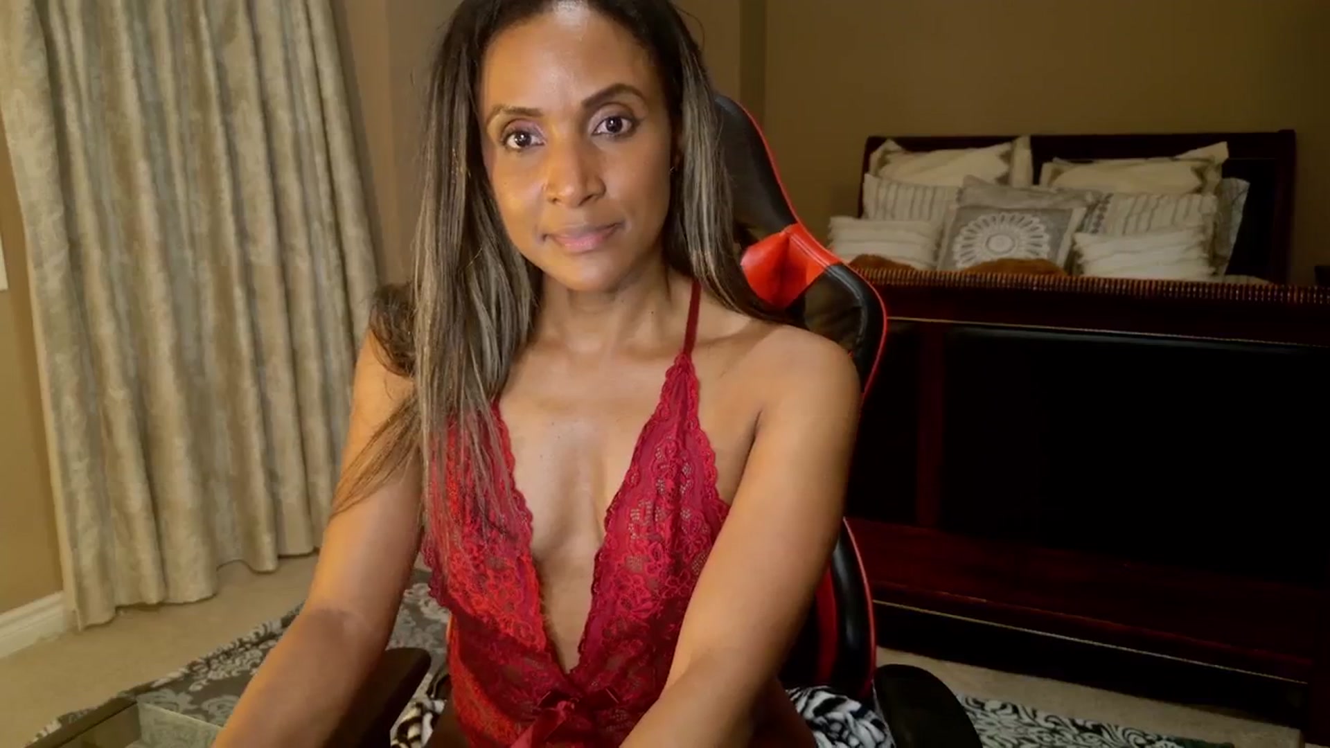 Gallery image thumbnail from MsWetsversary's myfreecams stream on, 11/18/2025, 04:45 image 9 of 20