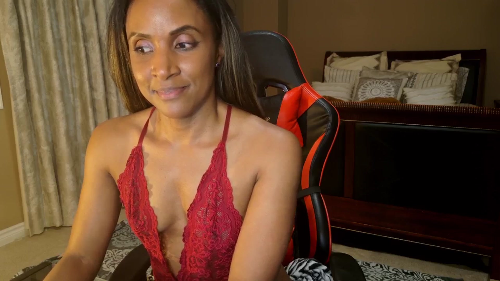 Gallery image thumbnail from MsWetsversary's myfreecams stream on, 11/18/2025, 04:45 image 10 of 20
