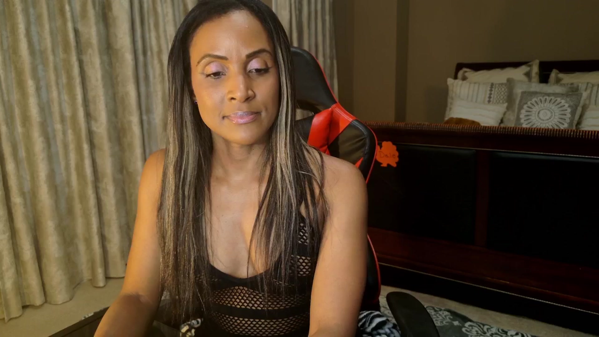 Gallery image thumbnail from MsWetsversary's myfreecams stream on, 11/19/2025, 03:16 image 14 of 20