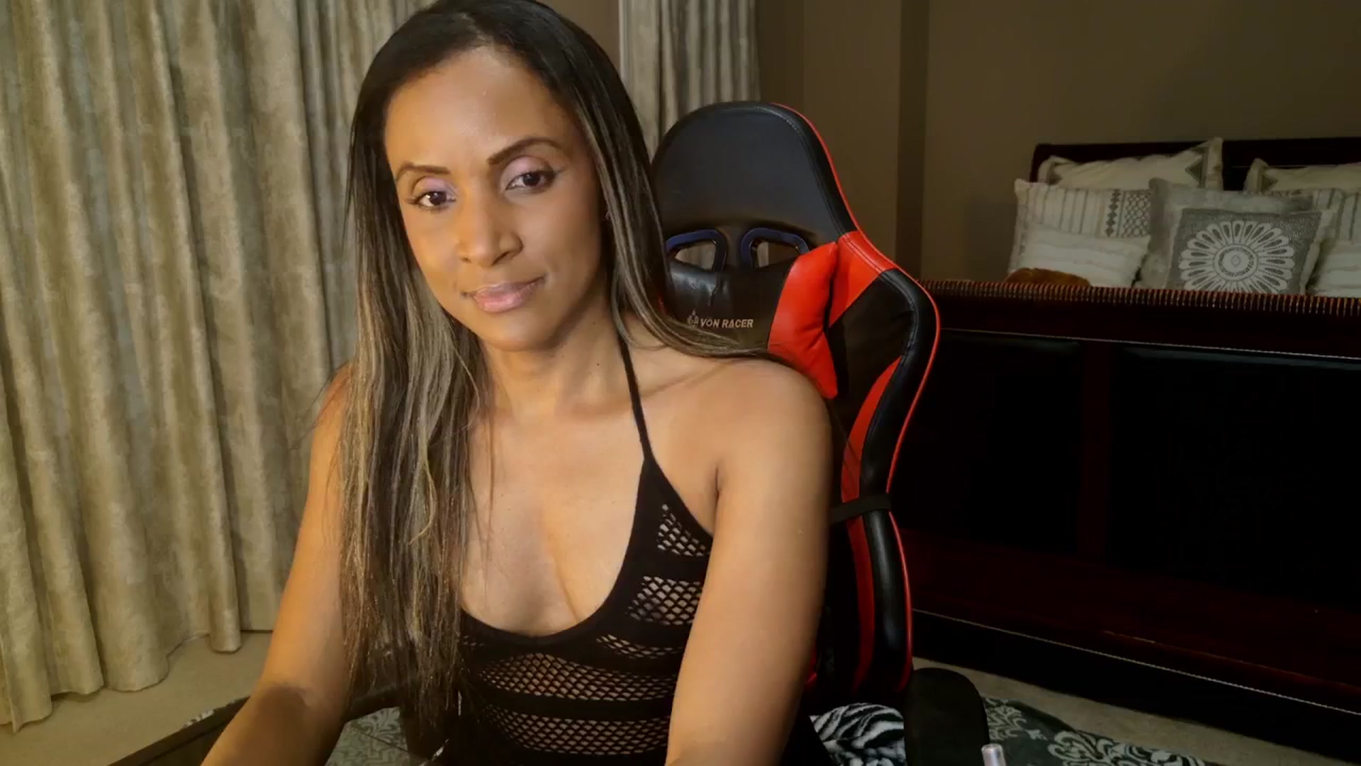 Gallery image thumbnail from MsWetsversary's myfreecams stream on, 11/19/2025, 03:16 image 10 of 20