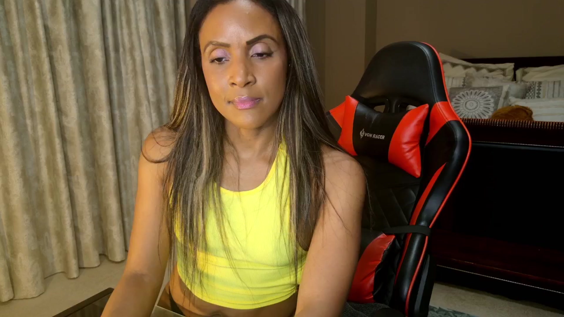 Gallery image thumbnail from MsWetsversary's myfreecams stream on, 11/21/2025, 04:40 image 1 of 20