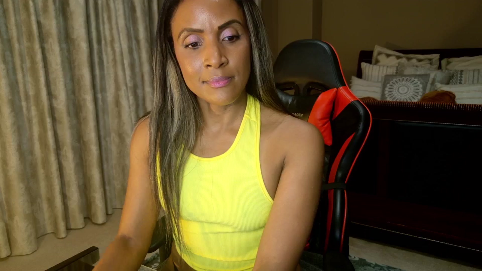 Gallery image thumbnail from MsWetsversary's myfreecams stream on, 11/21/2025, 04:40 image 4 of 20