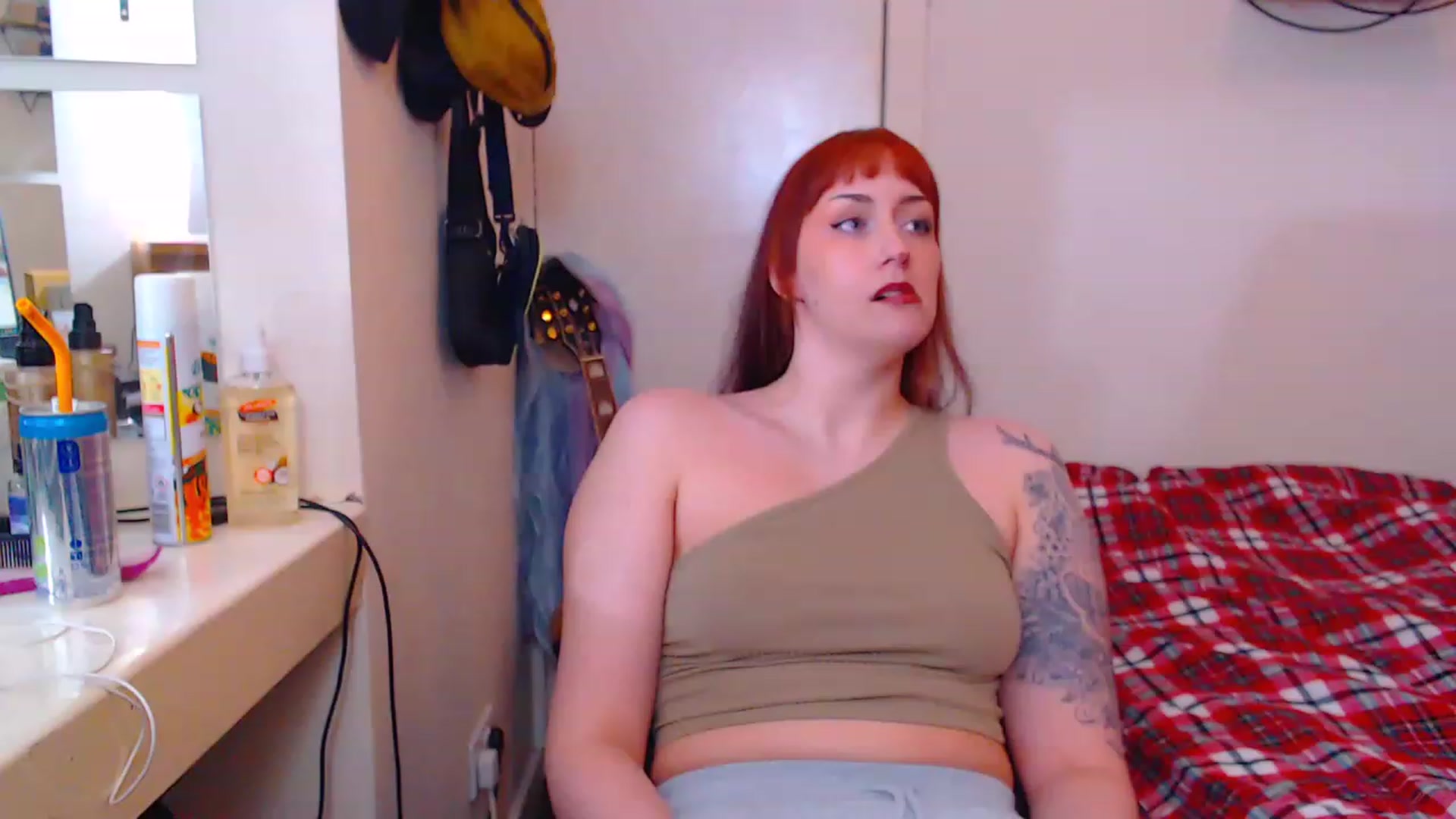 Gallery image thumbnail from MsXpertease's myfreecams stream on, 12/01/2022, 19:07 image 17 of 20