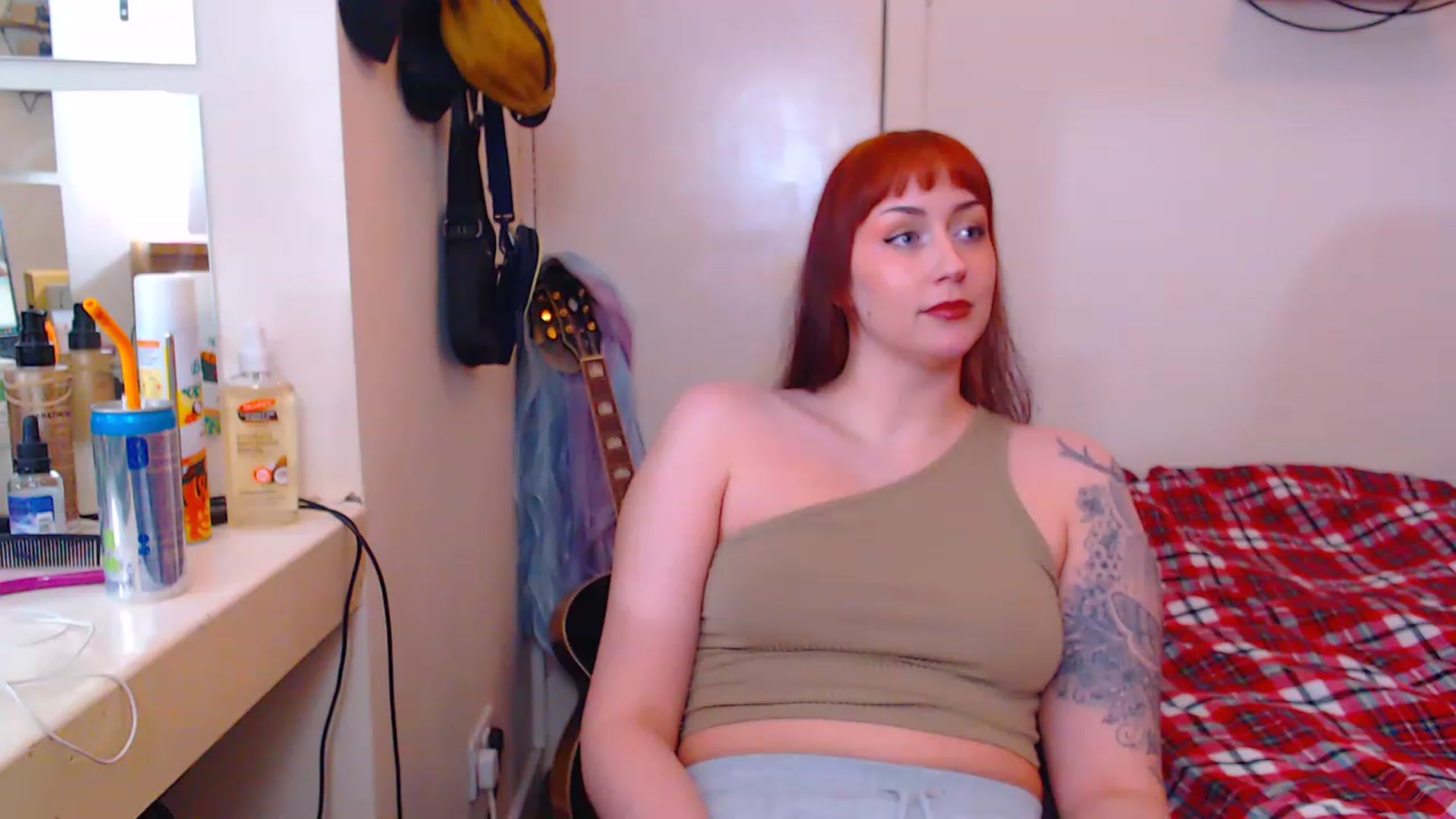 Gallery image thumbnail from MsXpertease's myfreecams stream on, 12/01/2022, 19:07 image 13 of 20