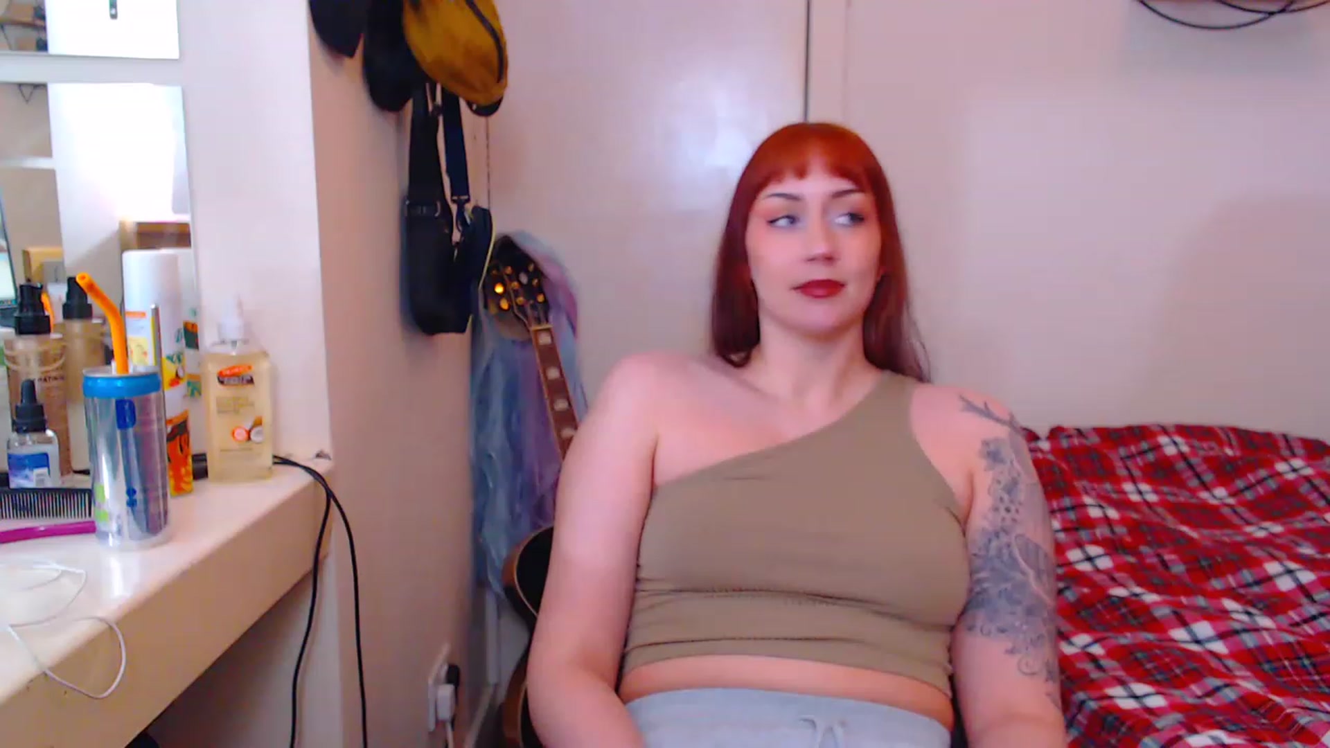 Gallery image thumbnail from MsXpertease's myfreecams stream on, 12/01/2022, 19:07 image 14 of 20