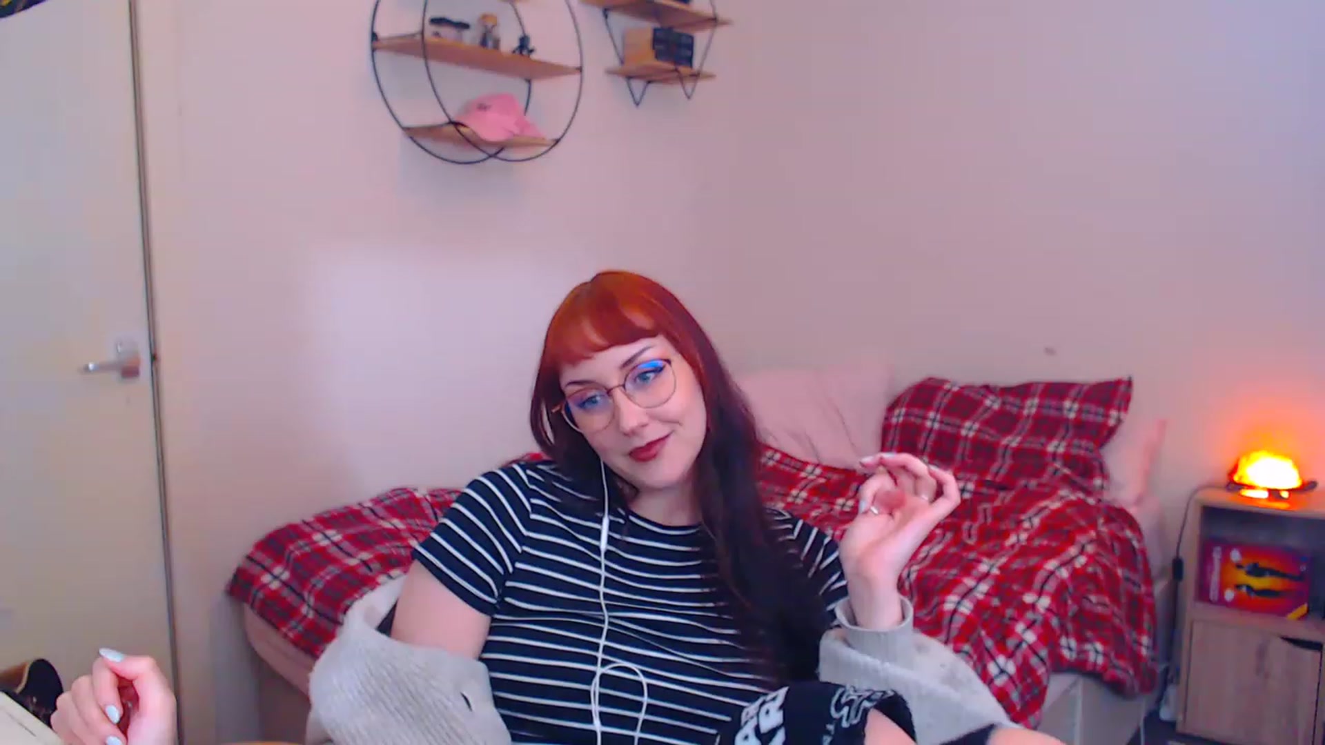 Gallery image thumbnail from MsXpertease's myfreecams stream on, 12/05/2022, 20:17 image 2 of 20
