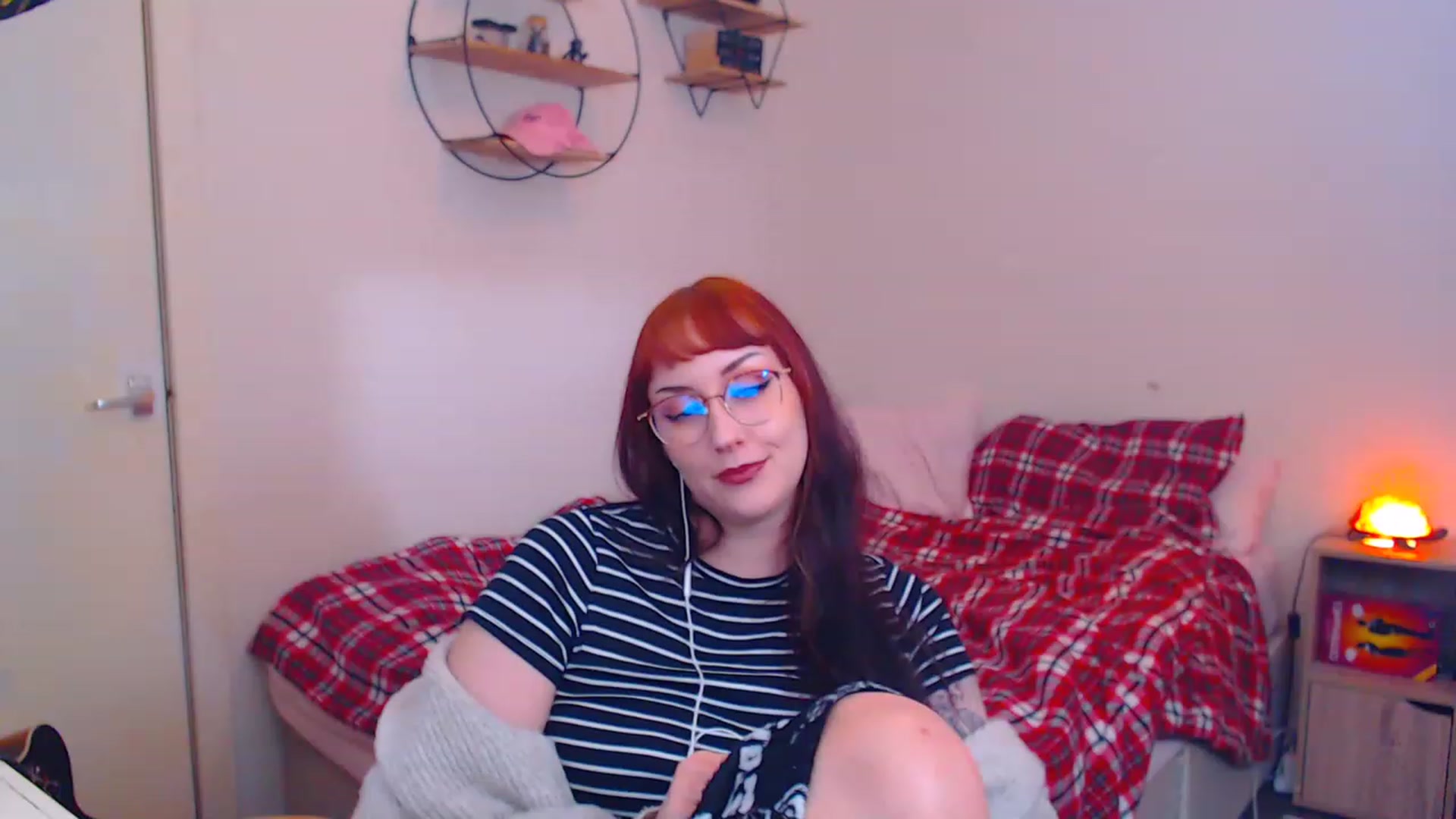 Gallery image thumbnail from MsXpertease's myfreecams stream on, 12/05/2022, 20:17 image 4 of 20