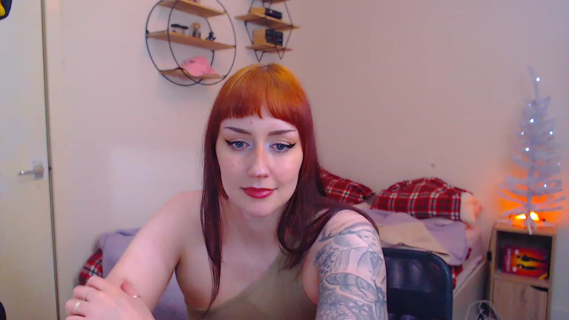 Gallery image thumbnail from MsXpertease's myfreecams stream on, 12/18/2022, 10:20 image 13 of 20