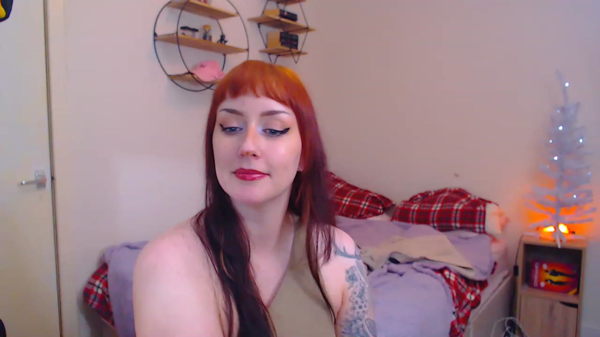 Gallery image thumbnail from MsXpertease's myfreecams stream on, 12/18/2022, 10:20 image 10 of 20