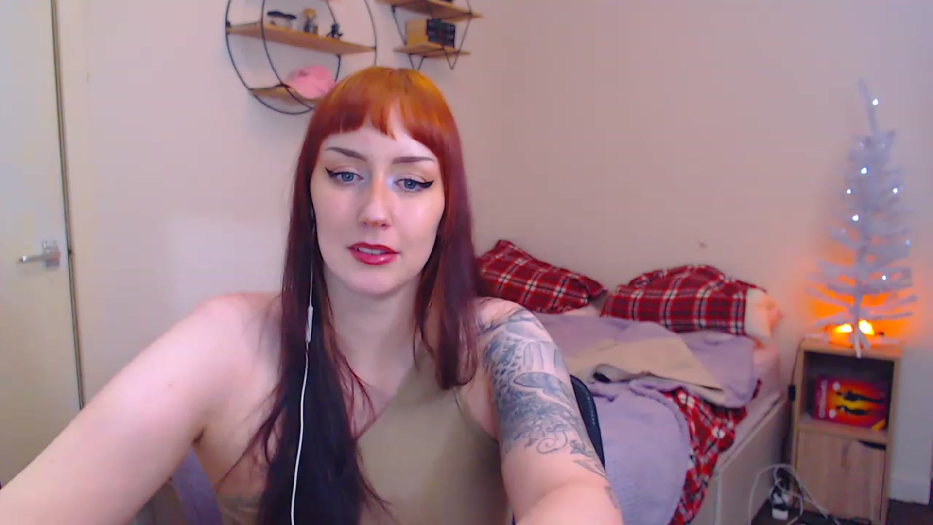 Gallery image thumbnail from MsXpertease's myfreecams stream on, 12/18/2022, 10:20 image 3 of 20