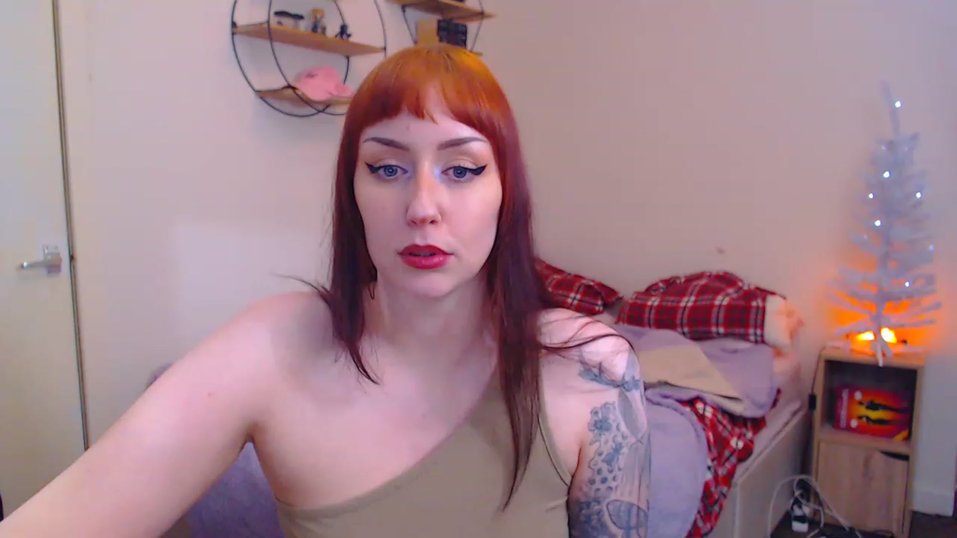 Gallery image thumbnail from MsXpertease's myfreecams stream on, 12/18/2022, 10:20 image 6 of 20