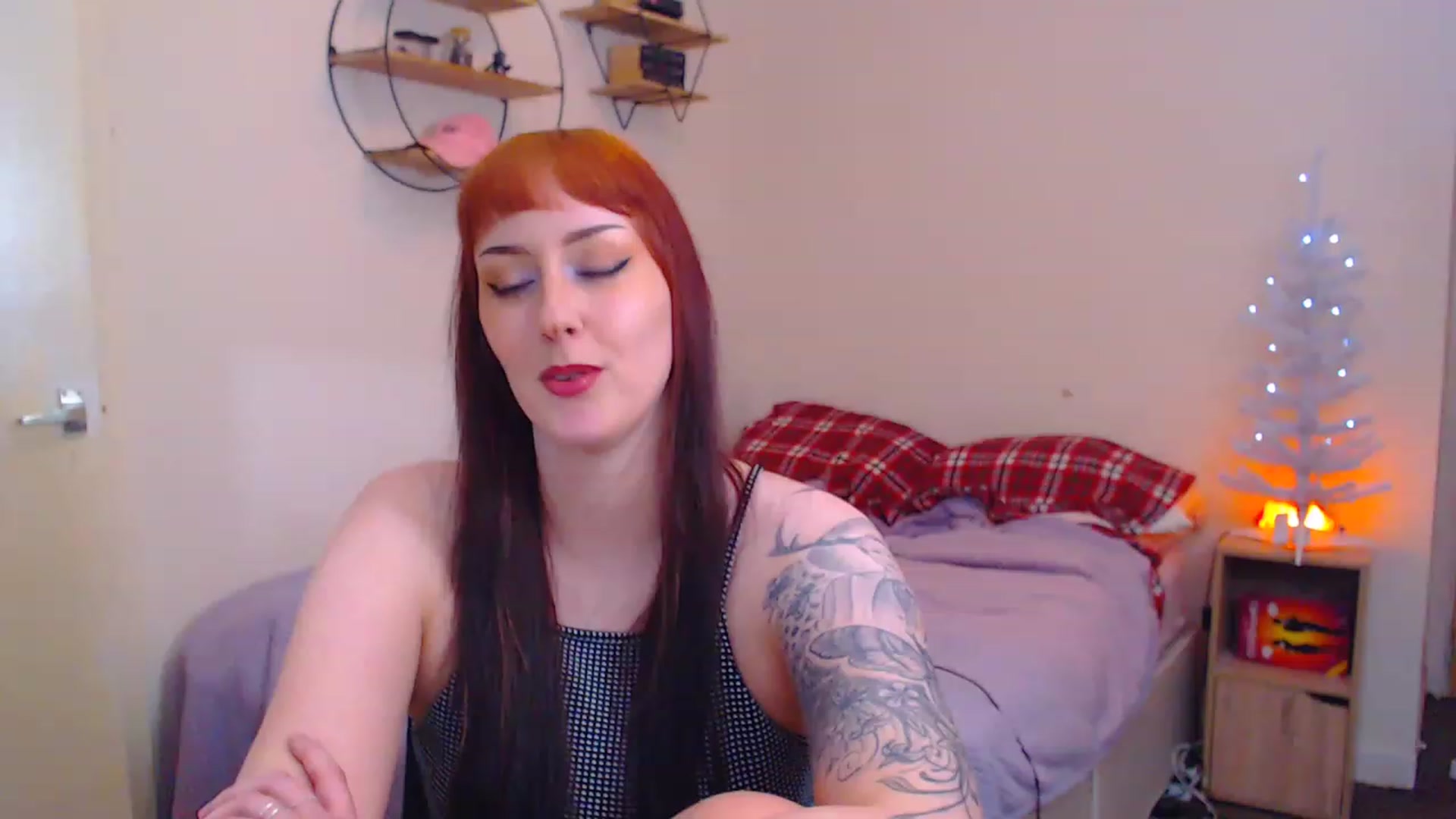 Gallery image thumbnail from MsXpertease's myfreecams stream on, 12/19/2022, 07:16 image 7 of 20