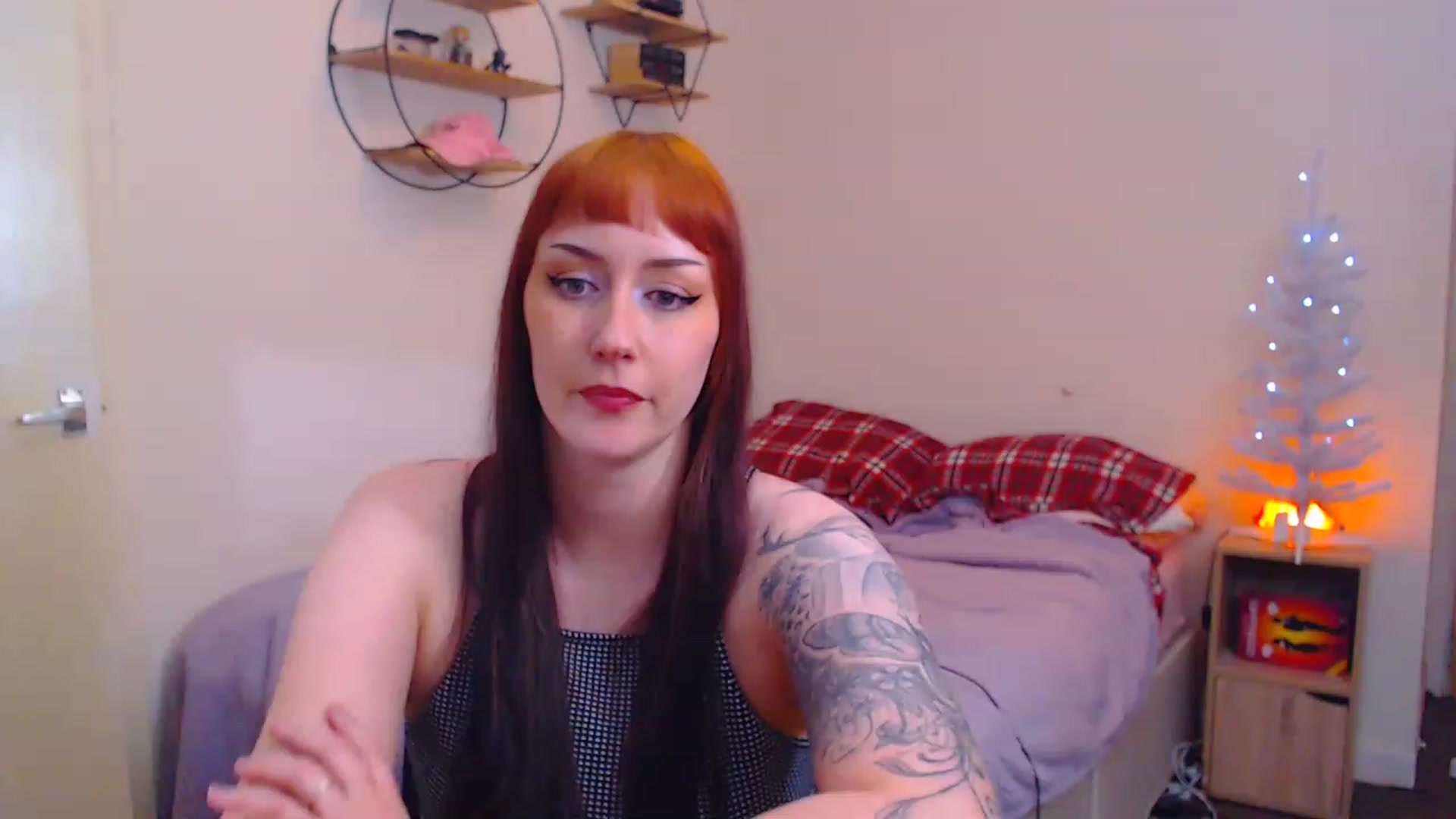 Gallery image thumbnail from MsXpertease's myfreecams stream on, 12/19/2022, 07:16 image 6 of 20