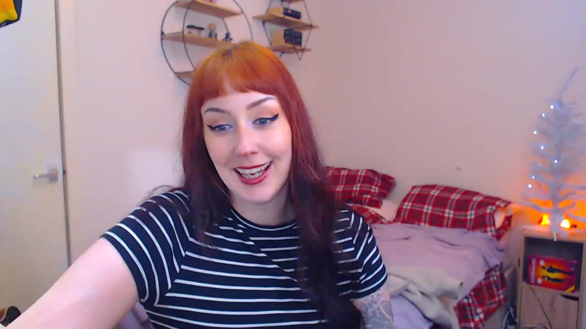 Gallery image thumbnail from MsXpertease's myfreecams stream on, 12/21/2022, 07:53 image 13 of 20