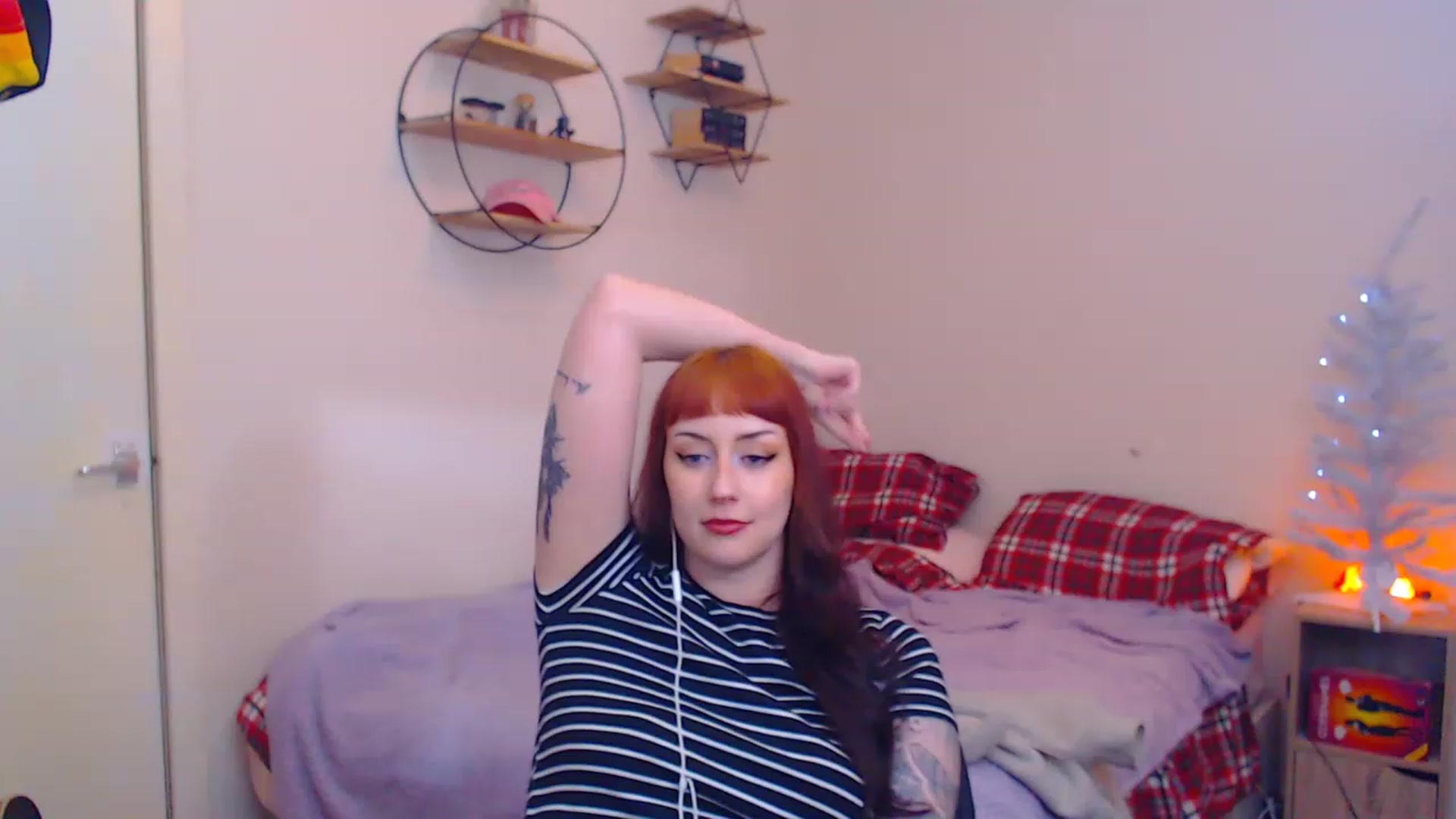 Gallery image thumbnail from MsXpertease's myfreecams stream on, 12/21/2022, 07:53 image 5 of 20
